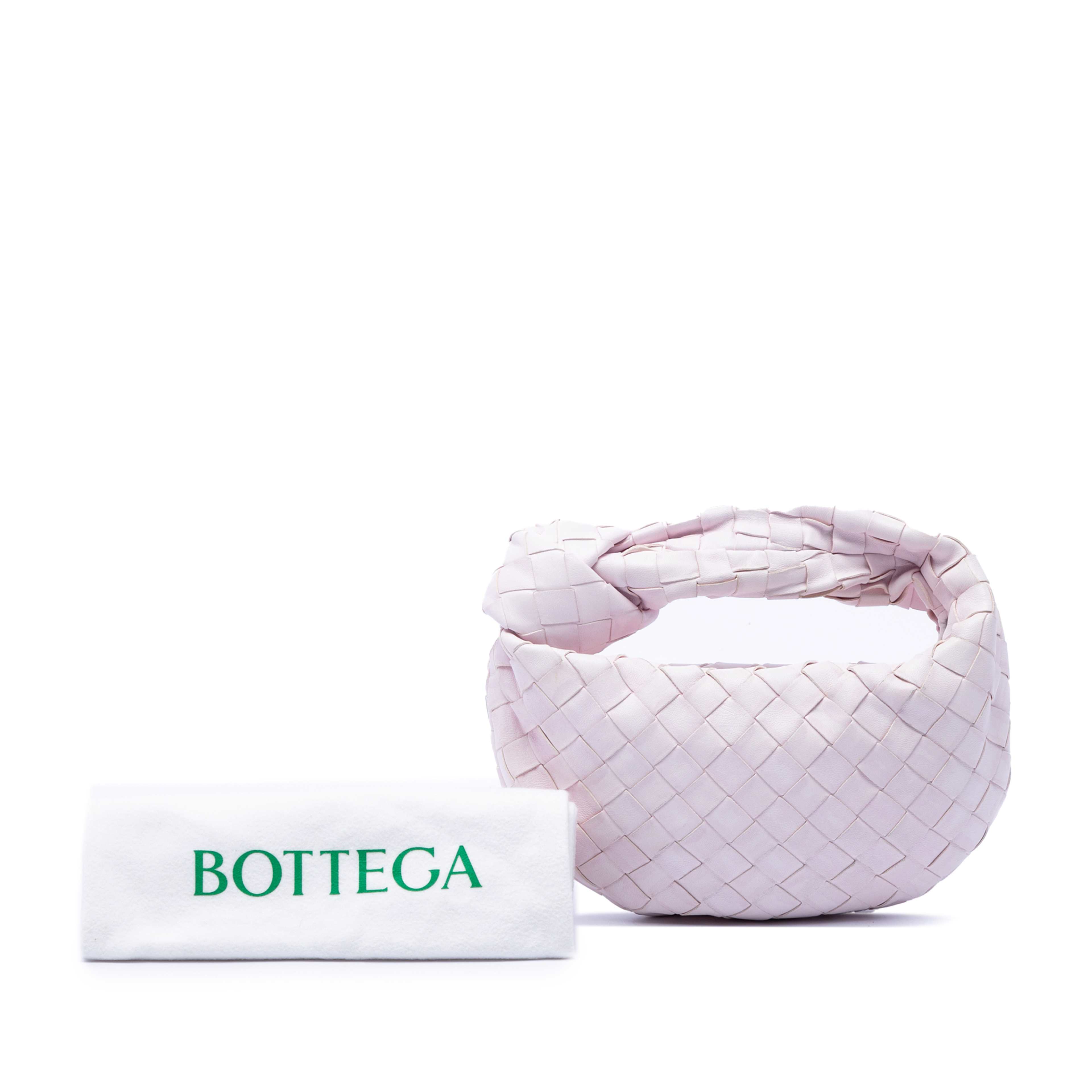 Bottega Veneta Mini Nappa Intrecciato Jodie, från Luxclusif, i färgen rosa. Klicka för att öppna bilden i stort format