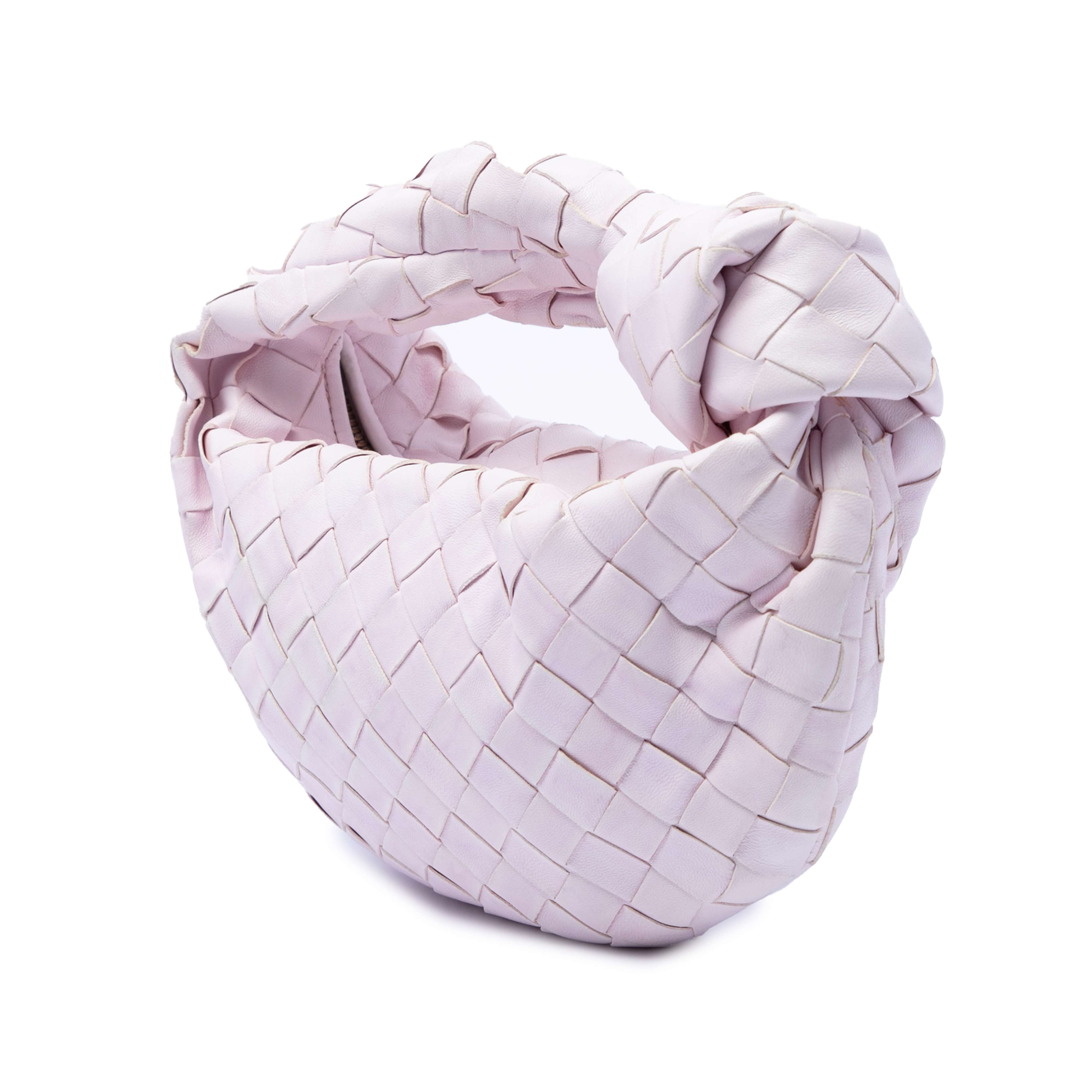 Bottega Veneta Mini Nappa Intrecciato Jodie, från Luxclusif, i färgen rosa. Klicka för att öppna bilden i stort format