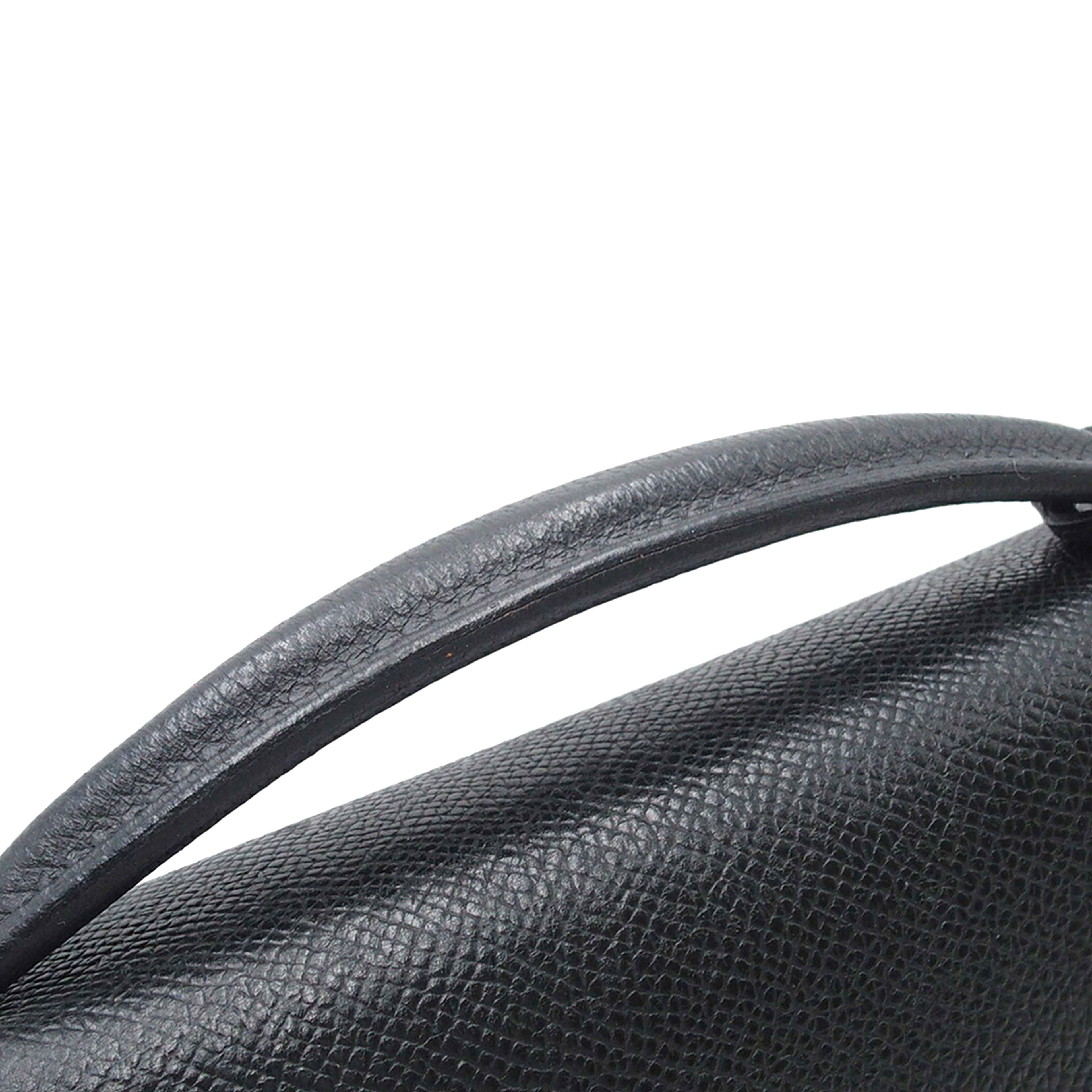 Hermès Swift Sac A Depeches 27, från Luxclusif, i färgen svart. Klicka för att öppna bilden i stort format