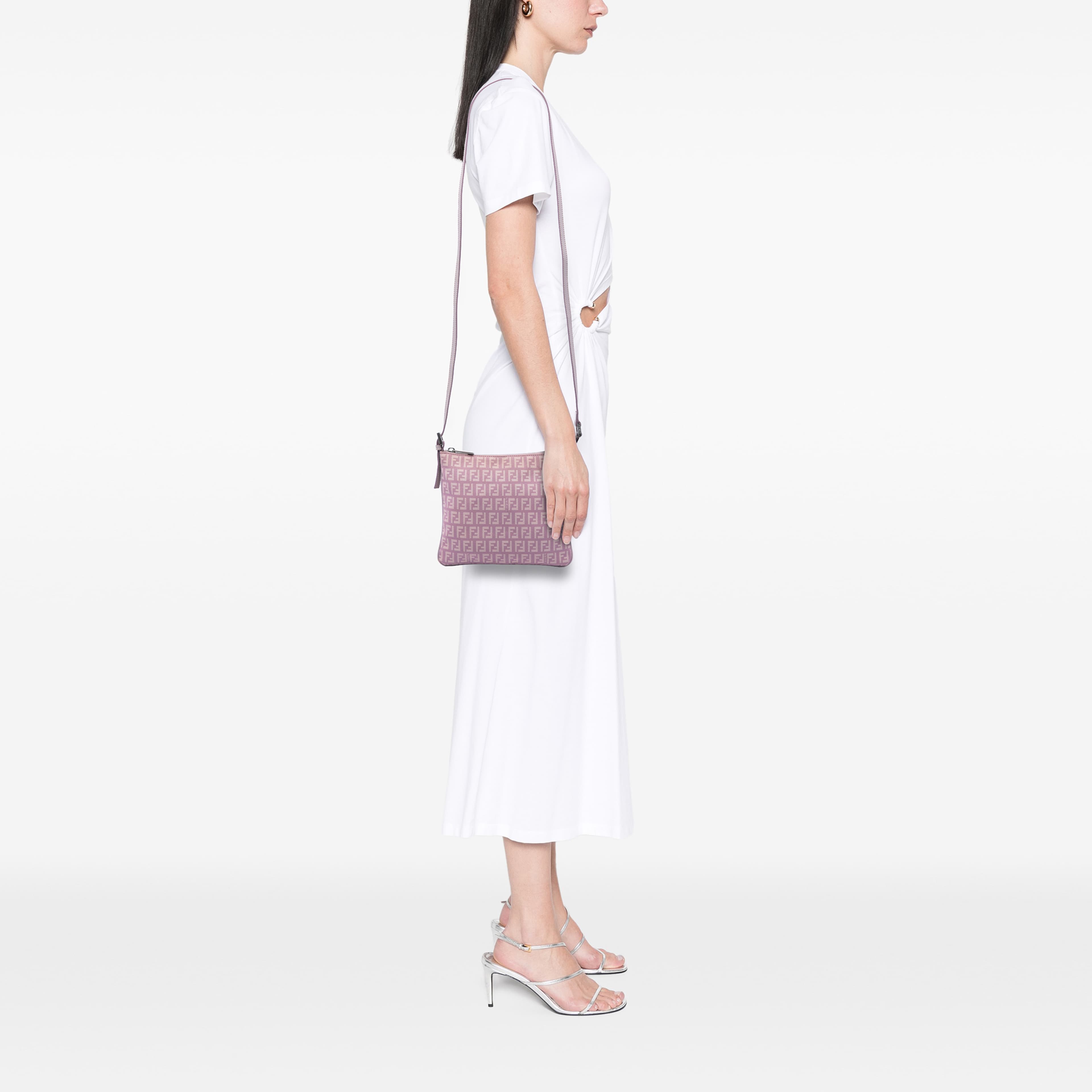 Fendi Zucchino Canvas Crossbody, från Luxclusif, i färgen rosa. Klicka för att öppna bilden i stort format