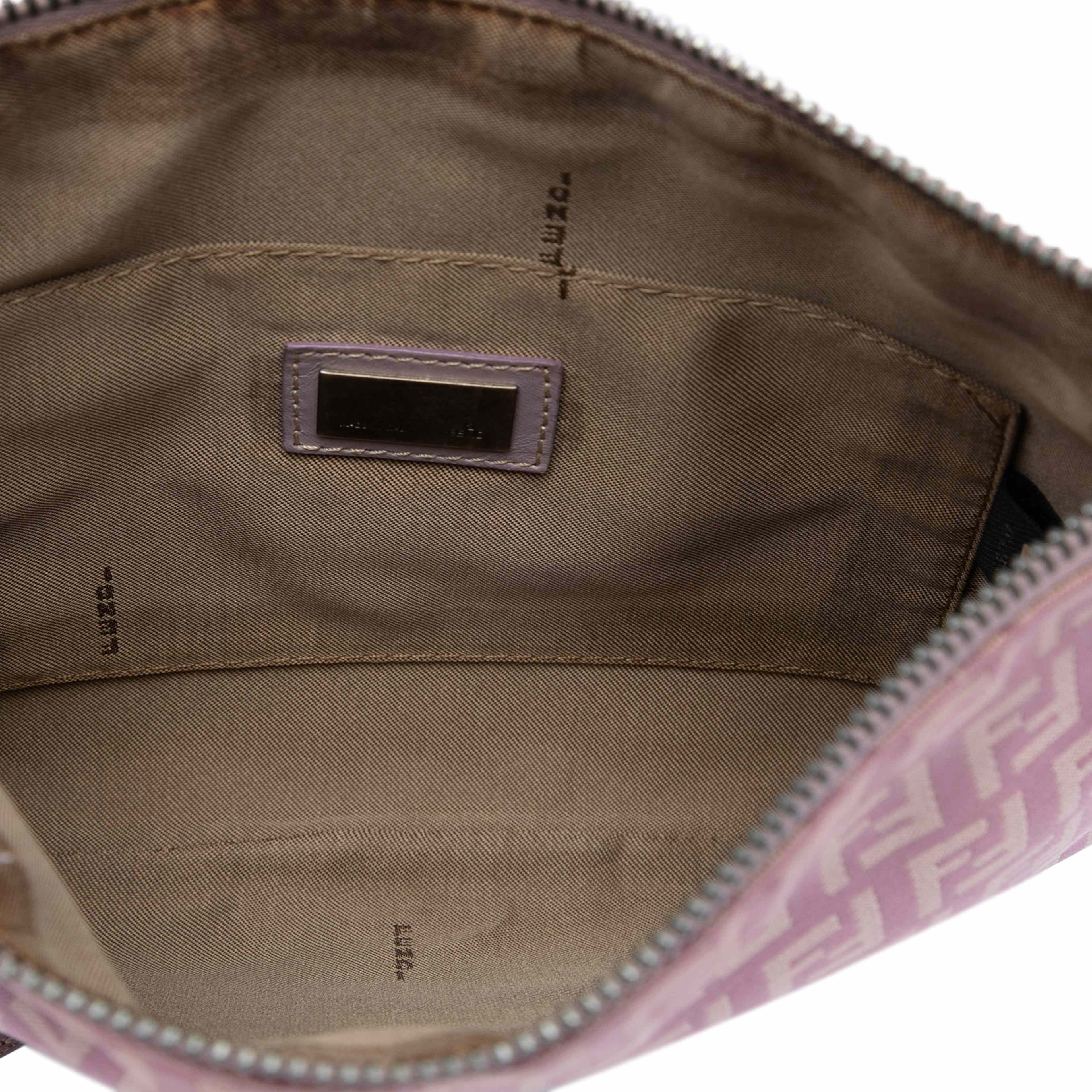 Fendi Zucchino Canvas Crossbody, från Luxclusif, i färgen rosa. Klicka för att öppna bilden i stort format
