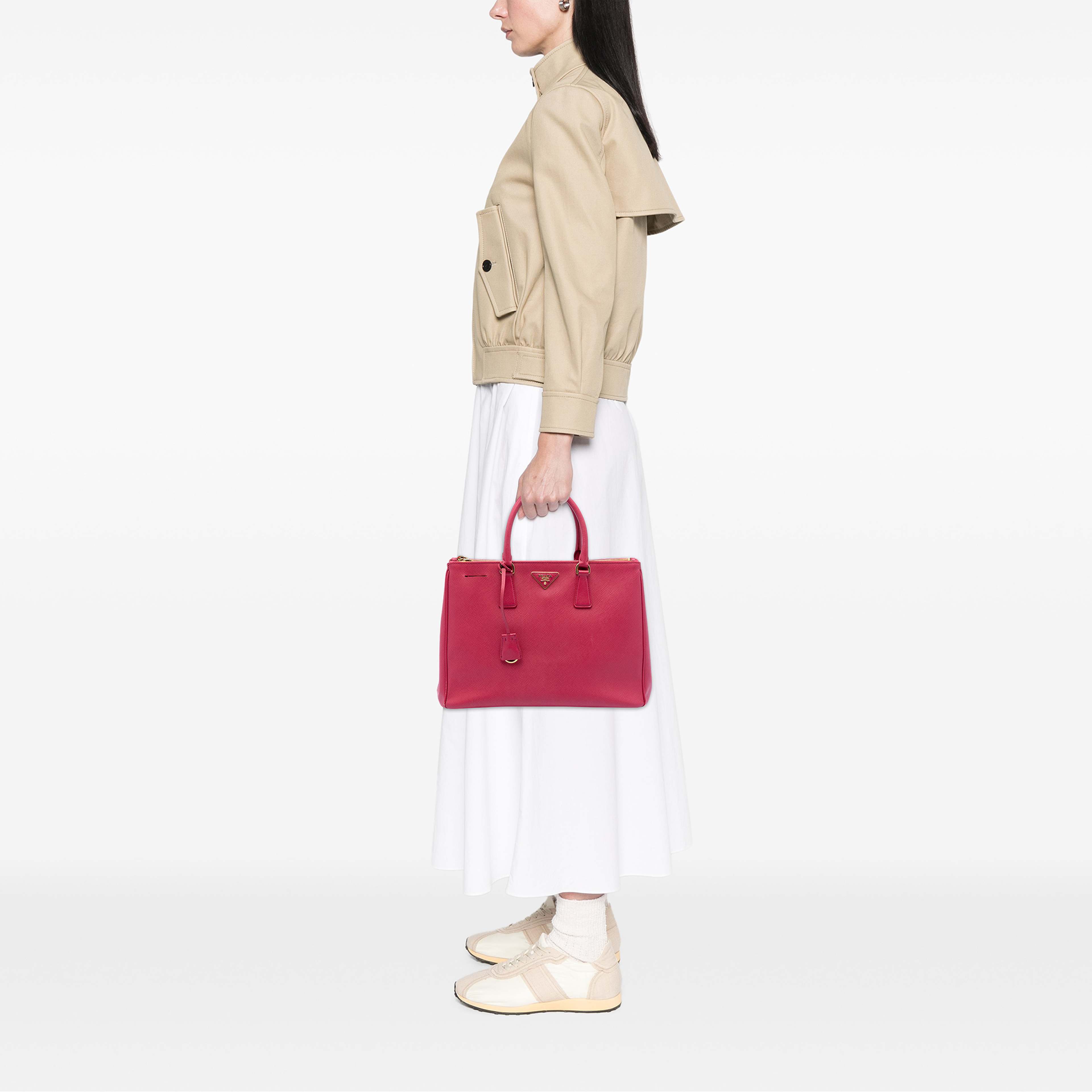 Prada Large Saffiano Lux Galleria Double Zip Satchel, från Luxclusif, i färgen rosa. Klicka för att öppna bilden i stort format