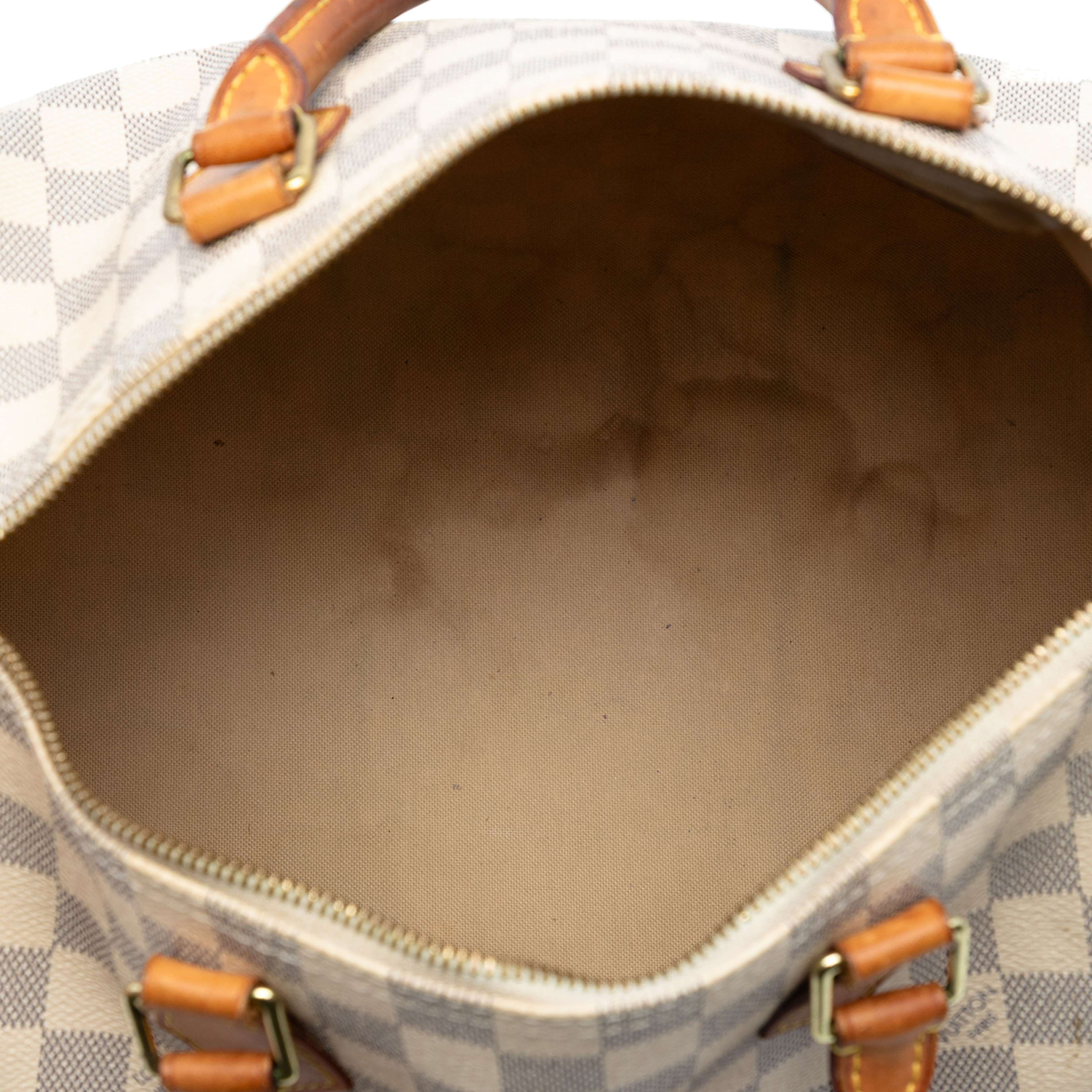 Louis Vuitton Damier Azur Speedy 30, från Luxclusif, i färgen white. Klicka för att öppna bilden i stort format