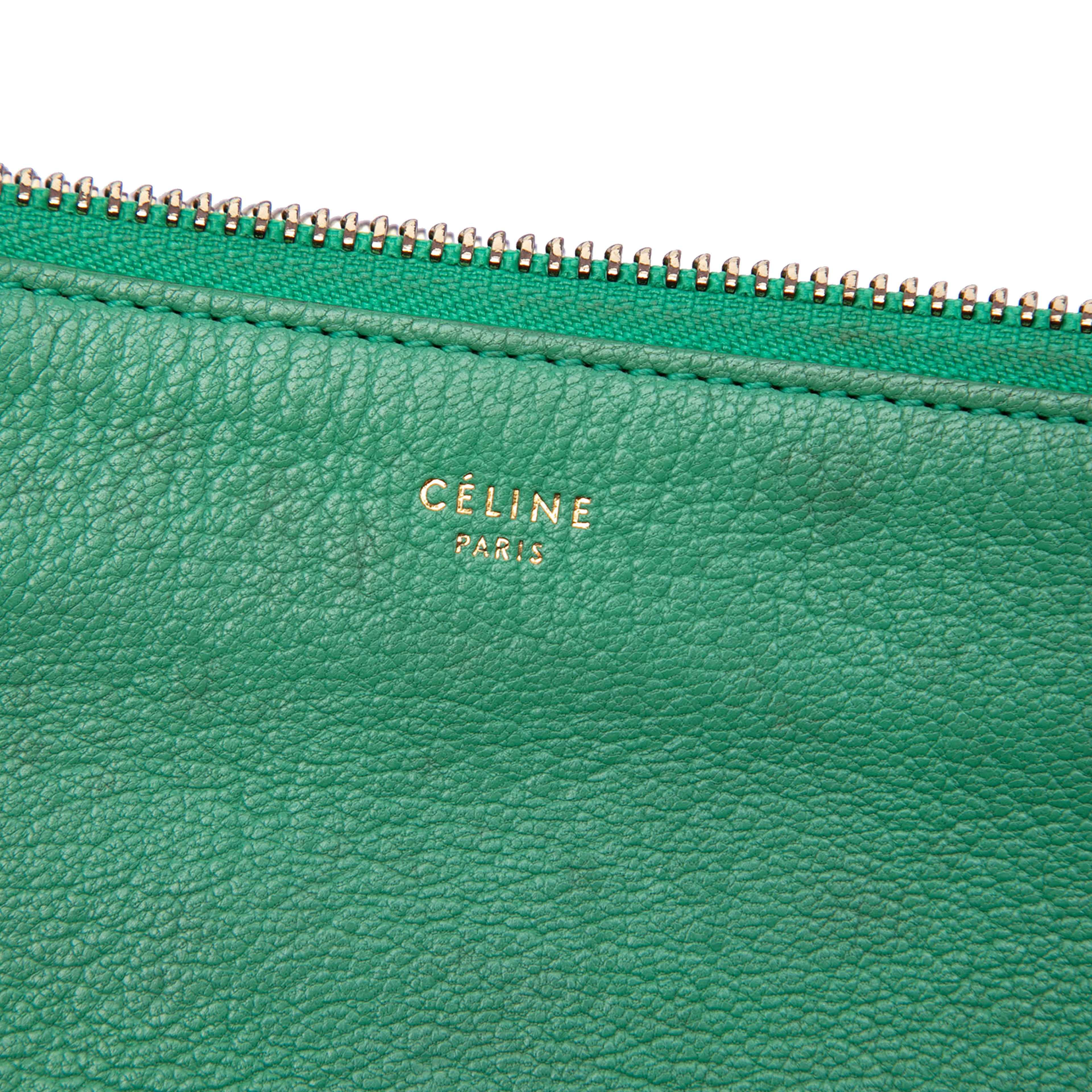 Celine Small Lambskin Trio Crossbody, från Luxclusif, i färgen light green. Klicka för att öppna bilden i stort format