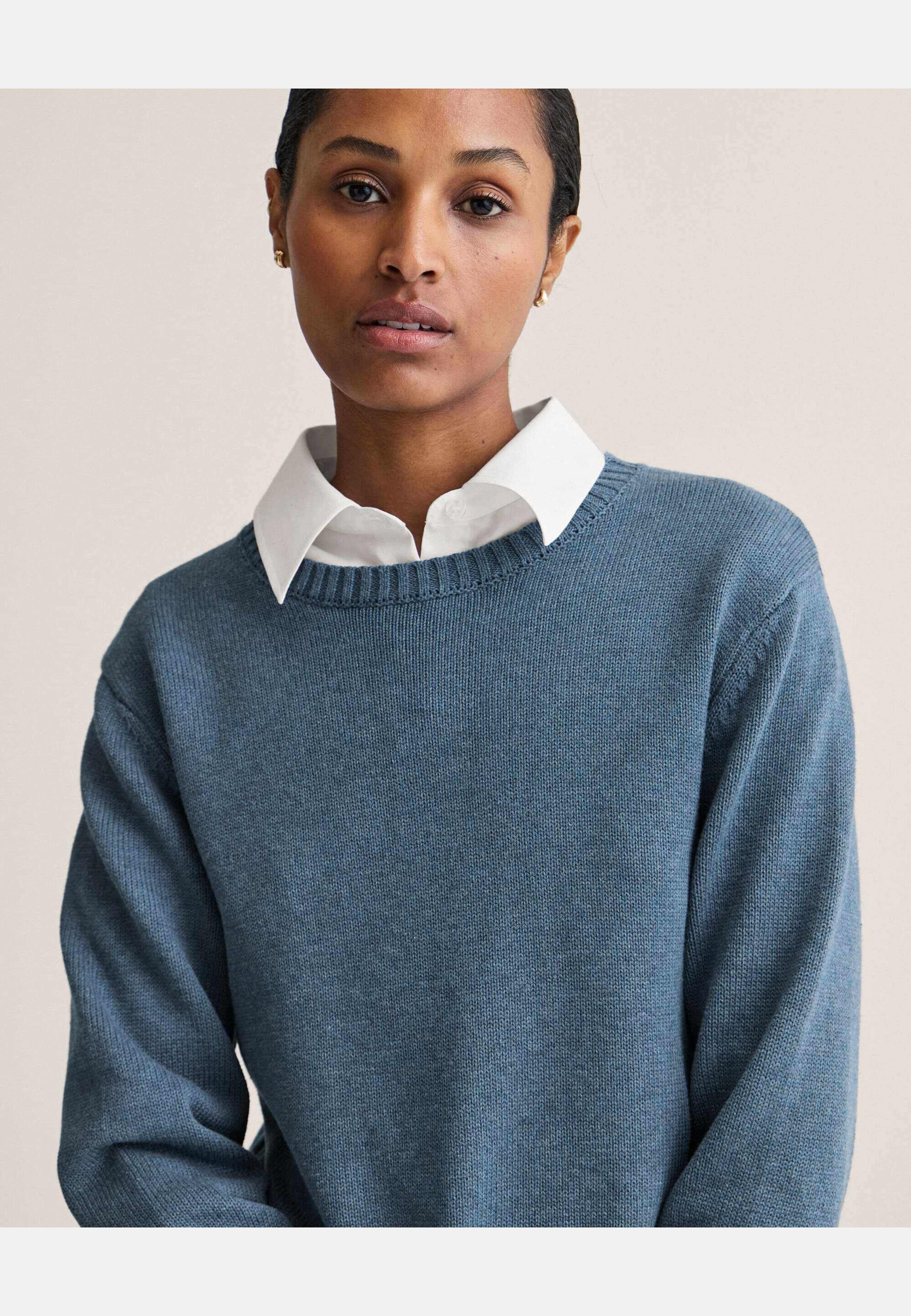 Roe Sweater, från Newhouse, i färgen mellanblå. Klicka för att öppna bilden i stort format