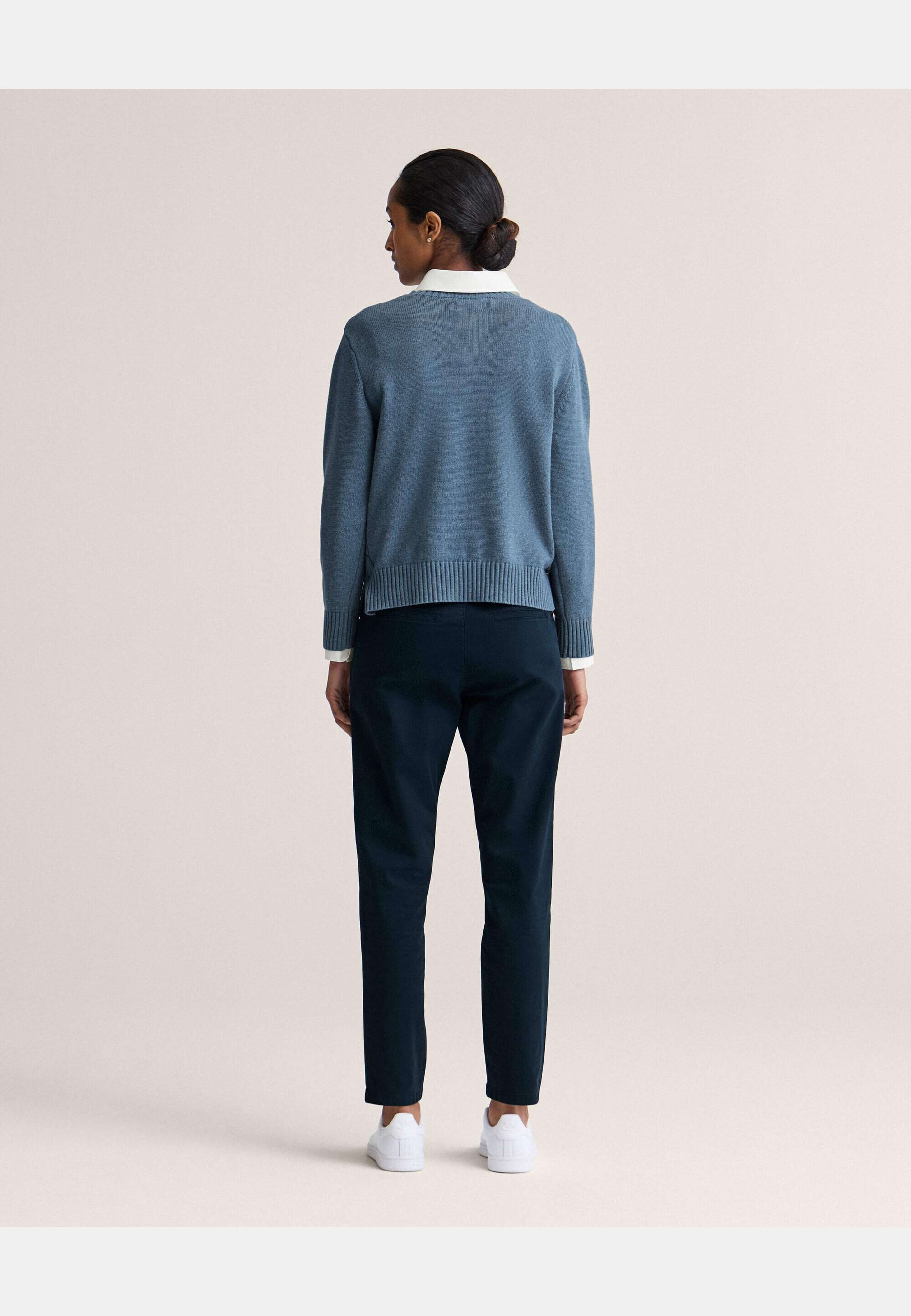 Roe Sweater, från Newhouse, i färgen mellanblå. Klicka för att öppna bilden i stort format