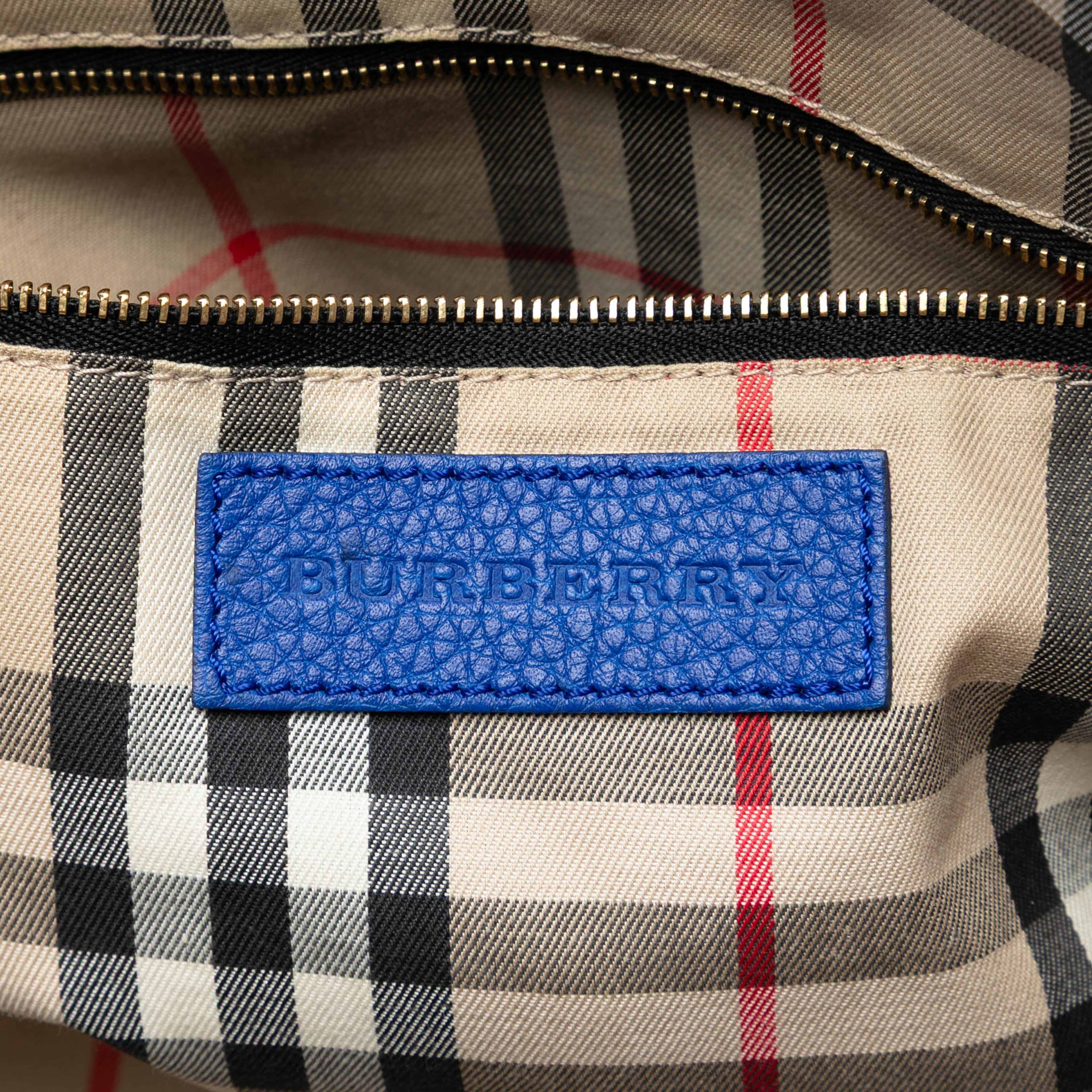 Burberry Small Grained Calfskin Greenwood Satchel, från Luxclusif, i färgen blue. Klicka för att öppna bilden i stort format