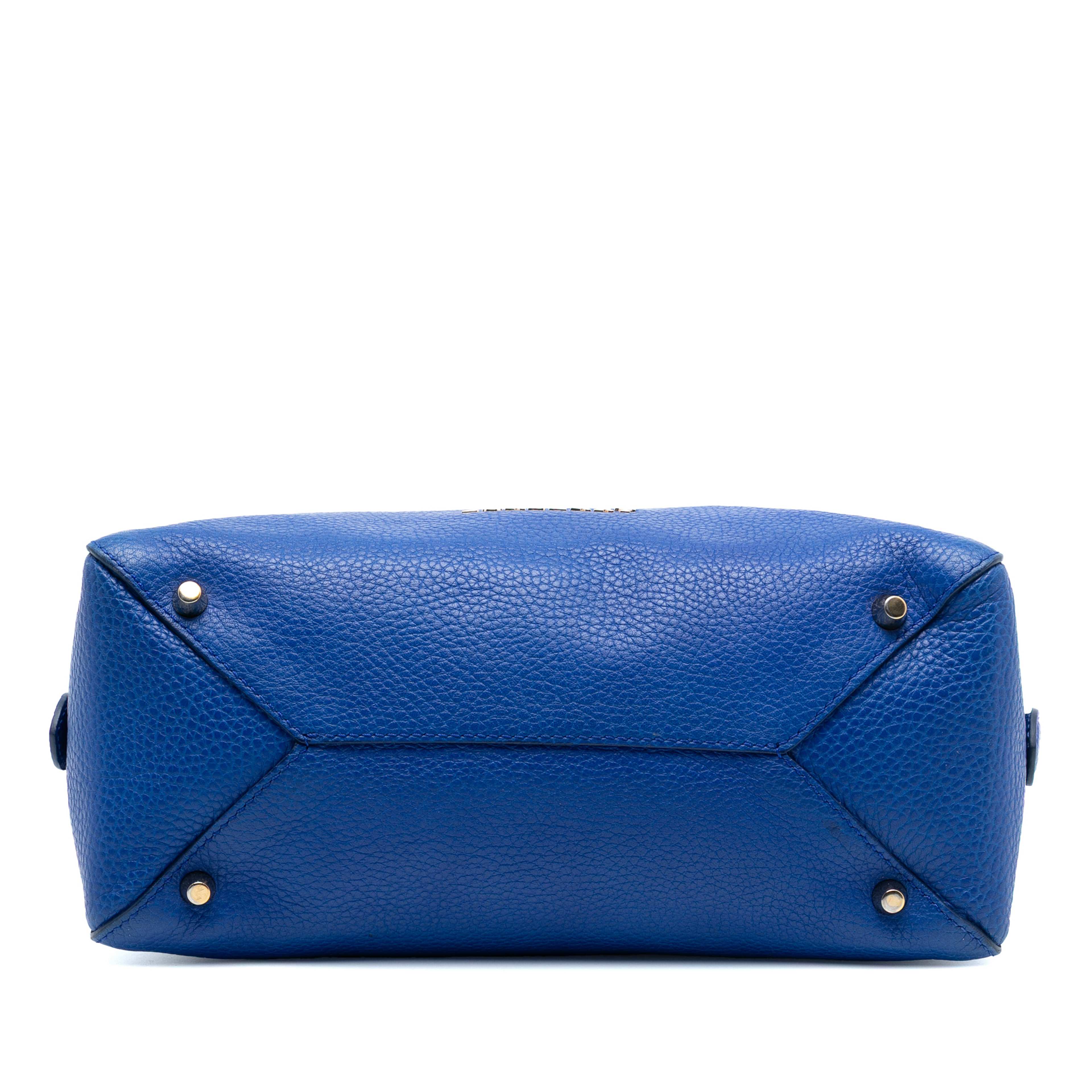 Burberry Small Grained Calfskin Greenwood Satchel, från Luxclusif, i färgen blue. Klicka för att öppna bilden i stort format