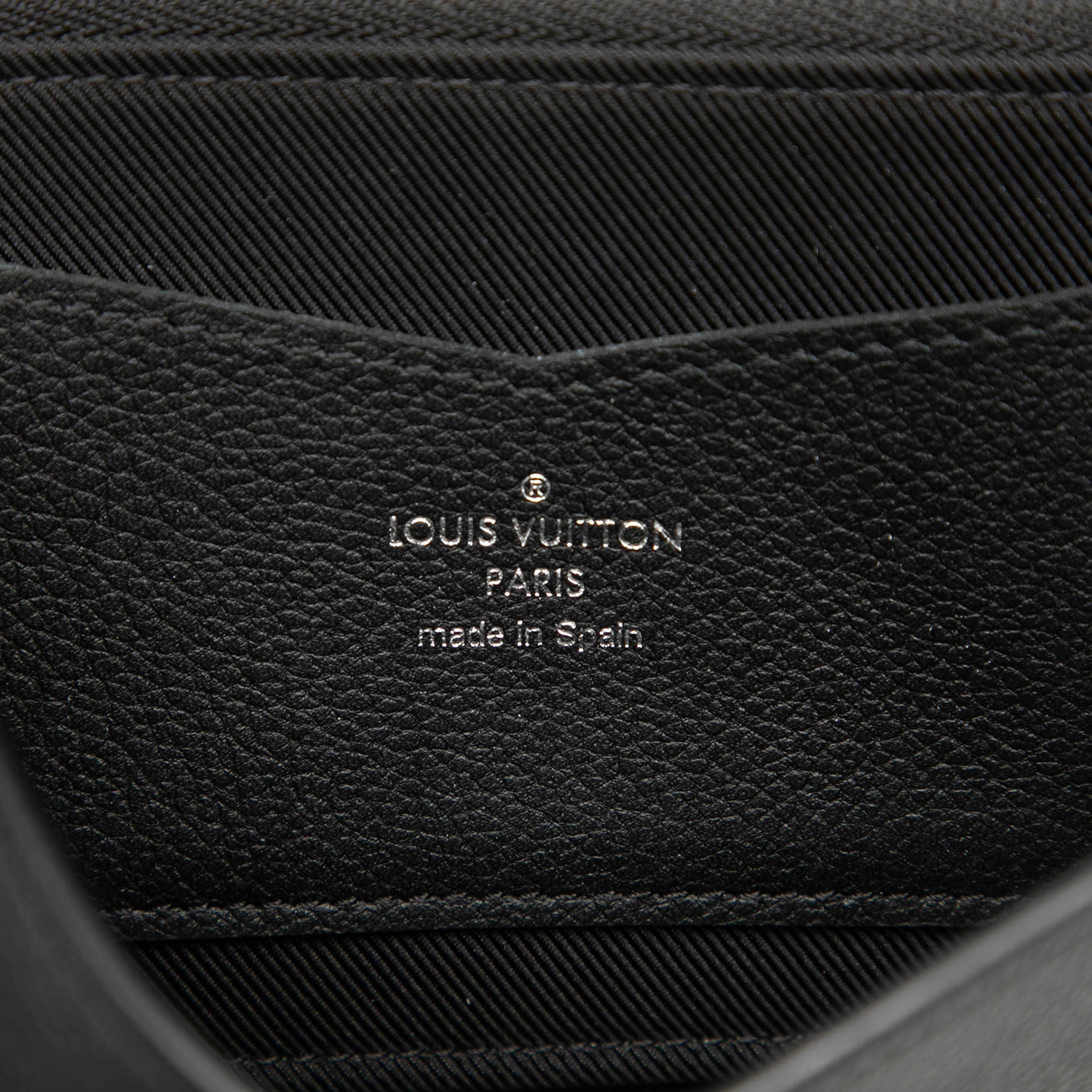 Louis Vuitton Leather Lockme Ii Long Wallet, från Luxclusif, i färgen black. Klicka för att öppna bilden i stort format