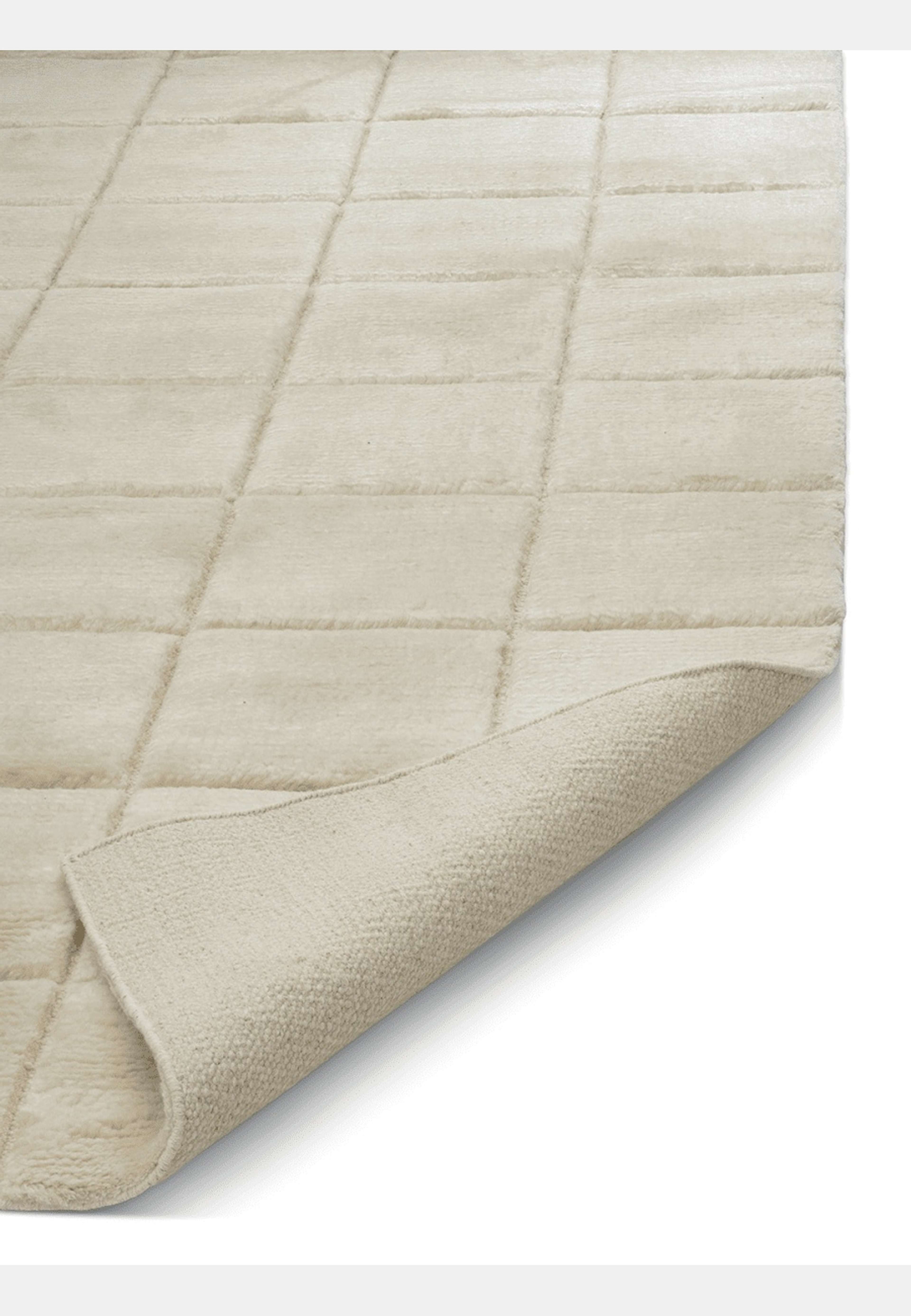 Matta Grid, från Classic Collection, i färgen ivory. Klicka för att öppna bilden i stort format