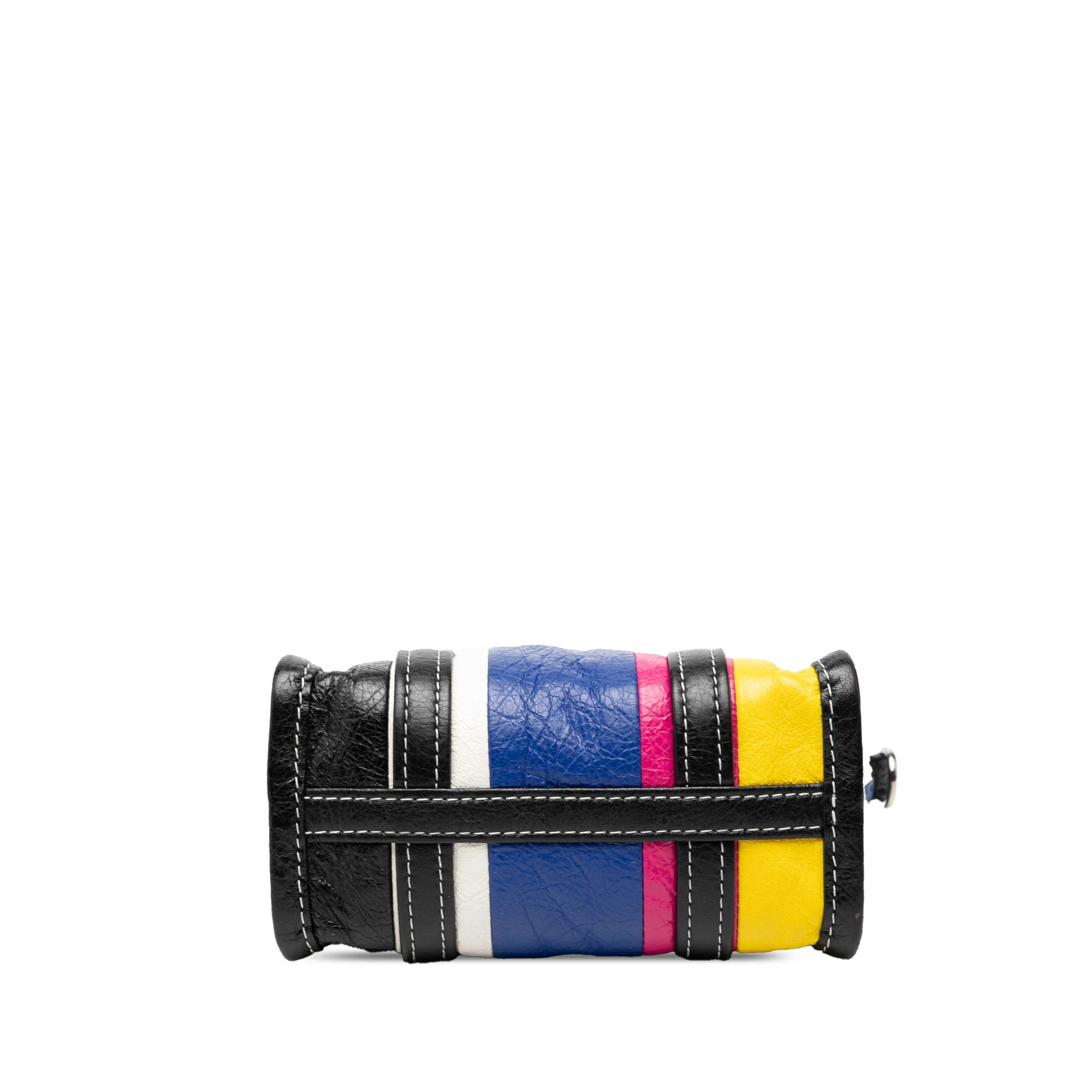 Balenciaga Xxs Lambskin Bazar Shopper Satchel, från Luxclusif, i färgen black. Klicka för att öppna bilden i stort format