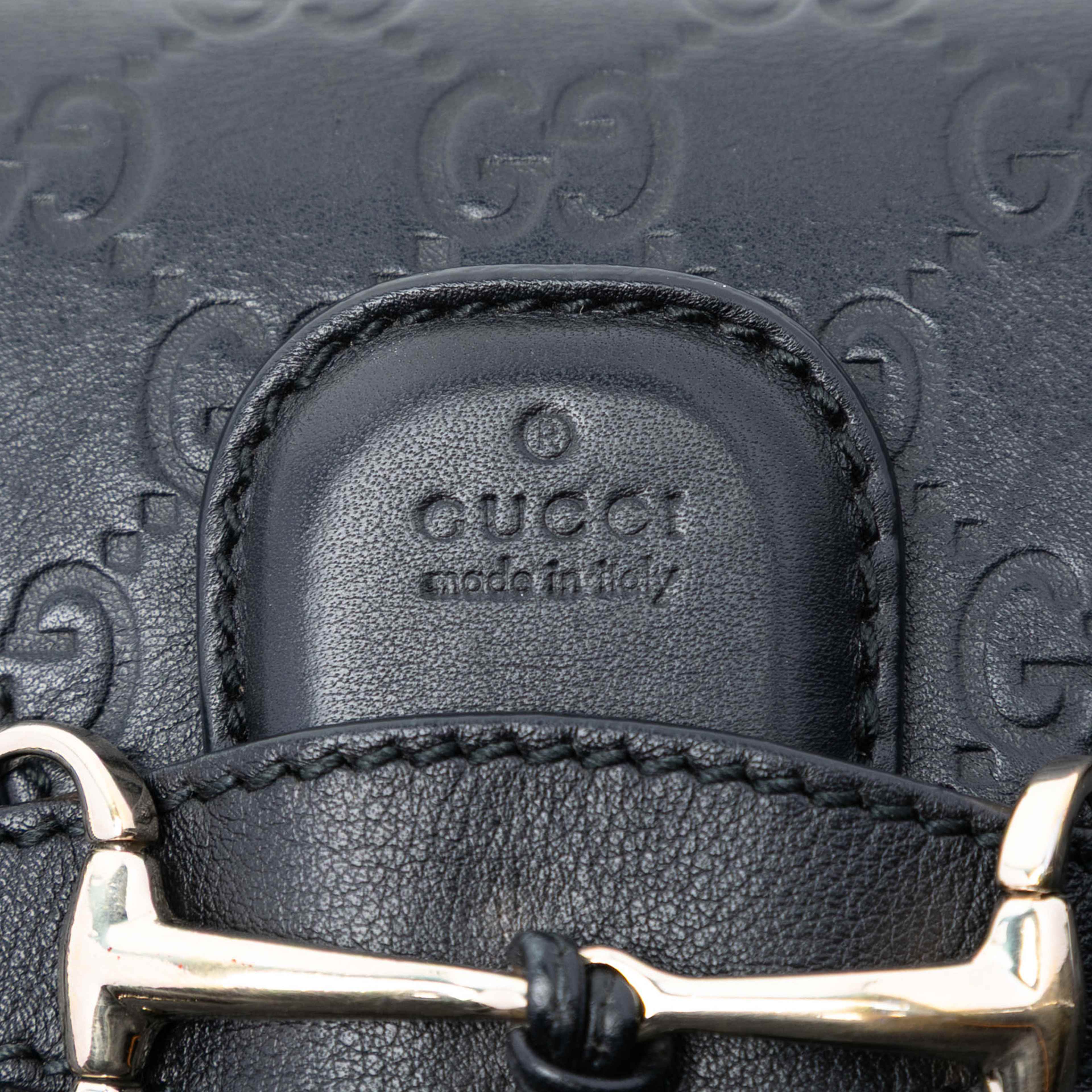 Gucci Small Guccissima Emily Shoulder Bag, från Luxclusif, i färgen black. Klicka för att öppna bilden i stort format