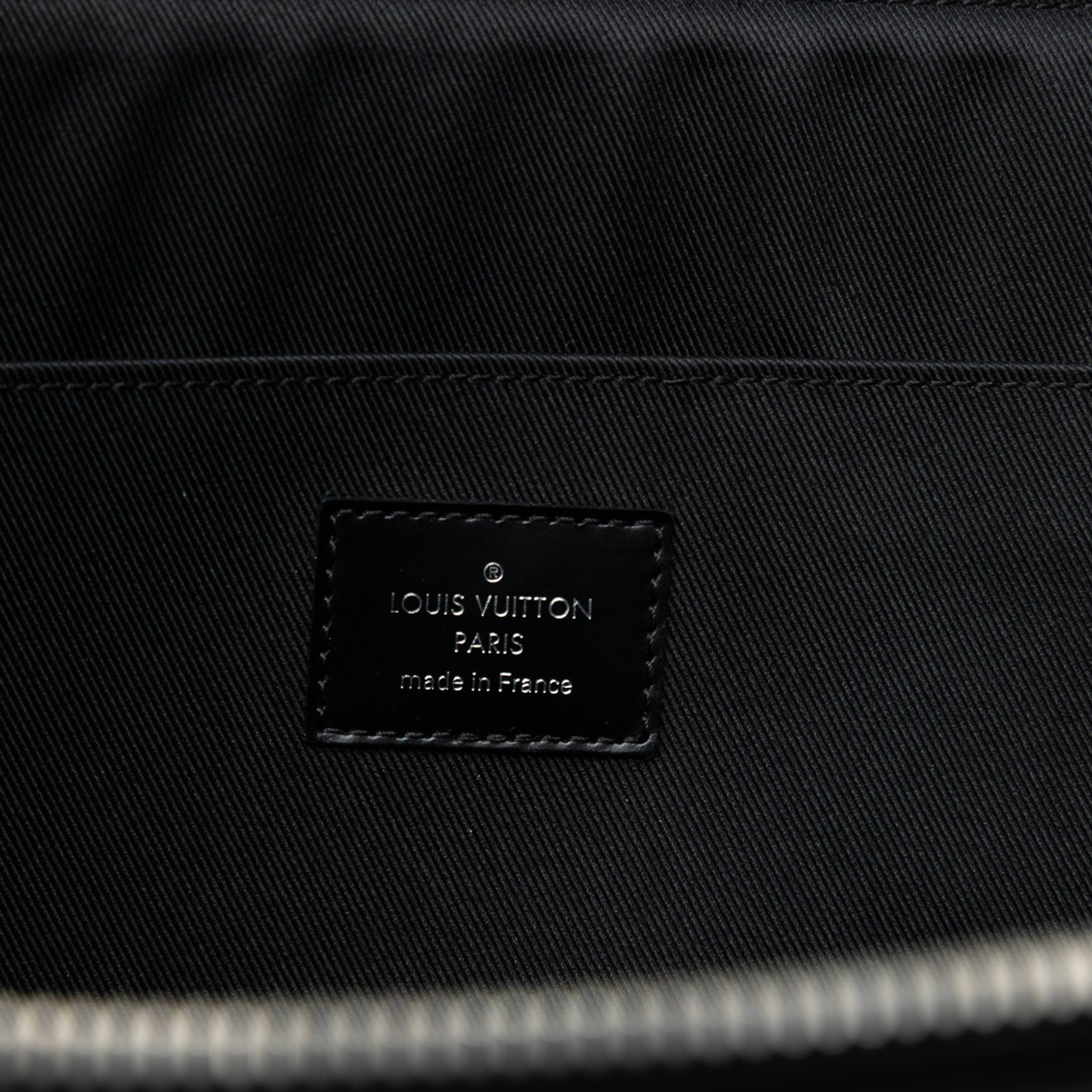 Louis Vuitton Damier Graphite Pochette Jour Gm, från Luxclusif, i färgen black. Klicka för att öppna bilden i stort format