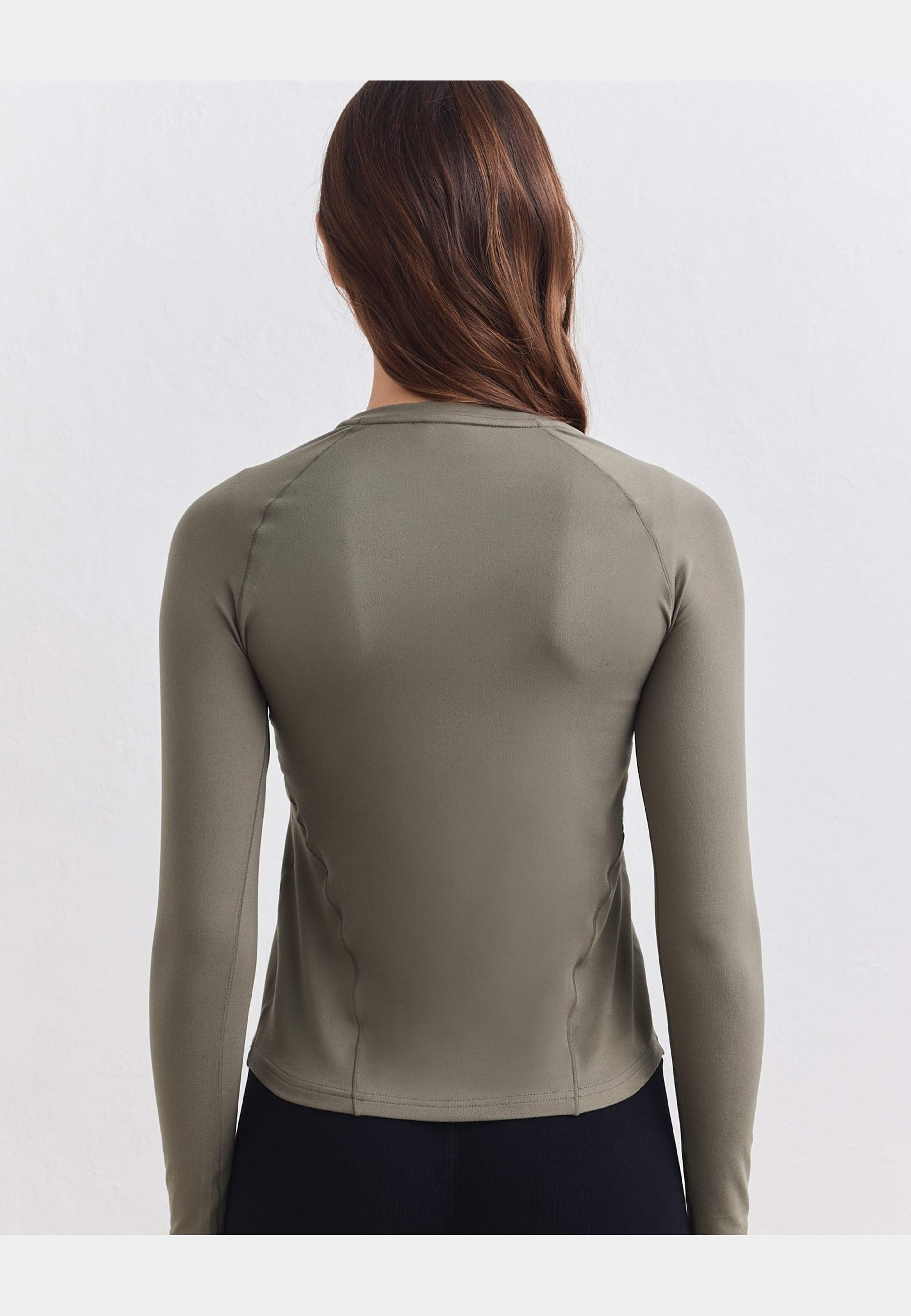 Soft Basic Long Sleeve, från aim'n, i färgen ivy. Klicka för att öppna bilden i stort format