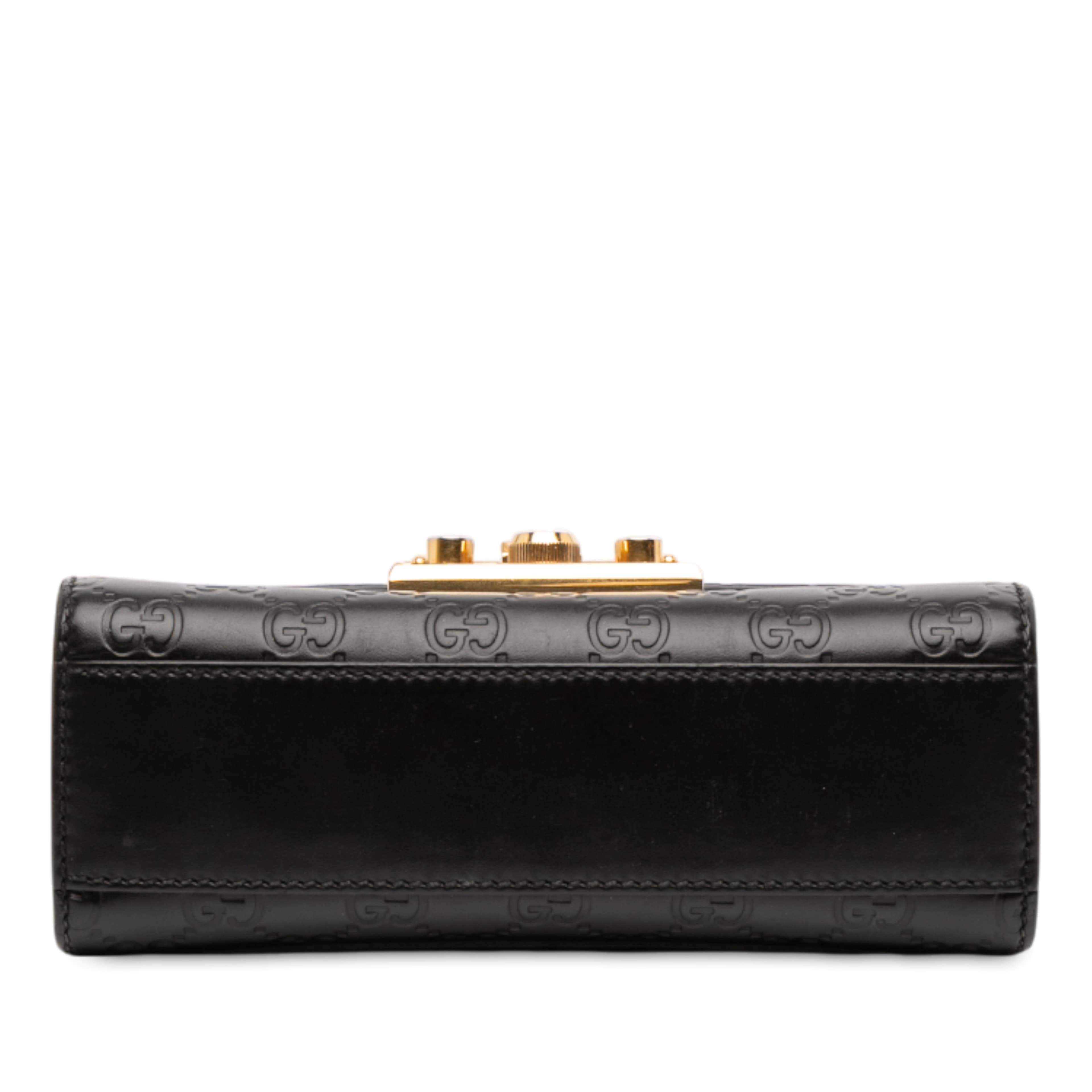 Gucci Small Guccissima Padlock Crossbody, från Luxclusif, i färgen svart. Klicka för att öppna bilden i stort format