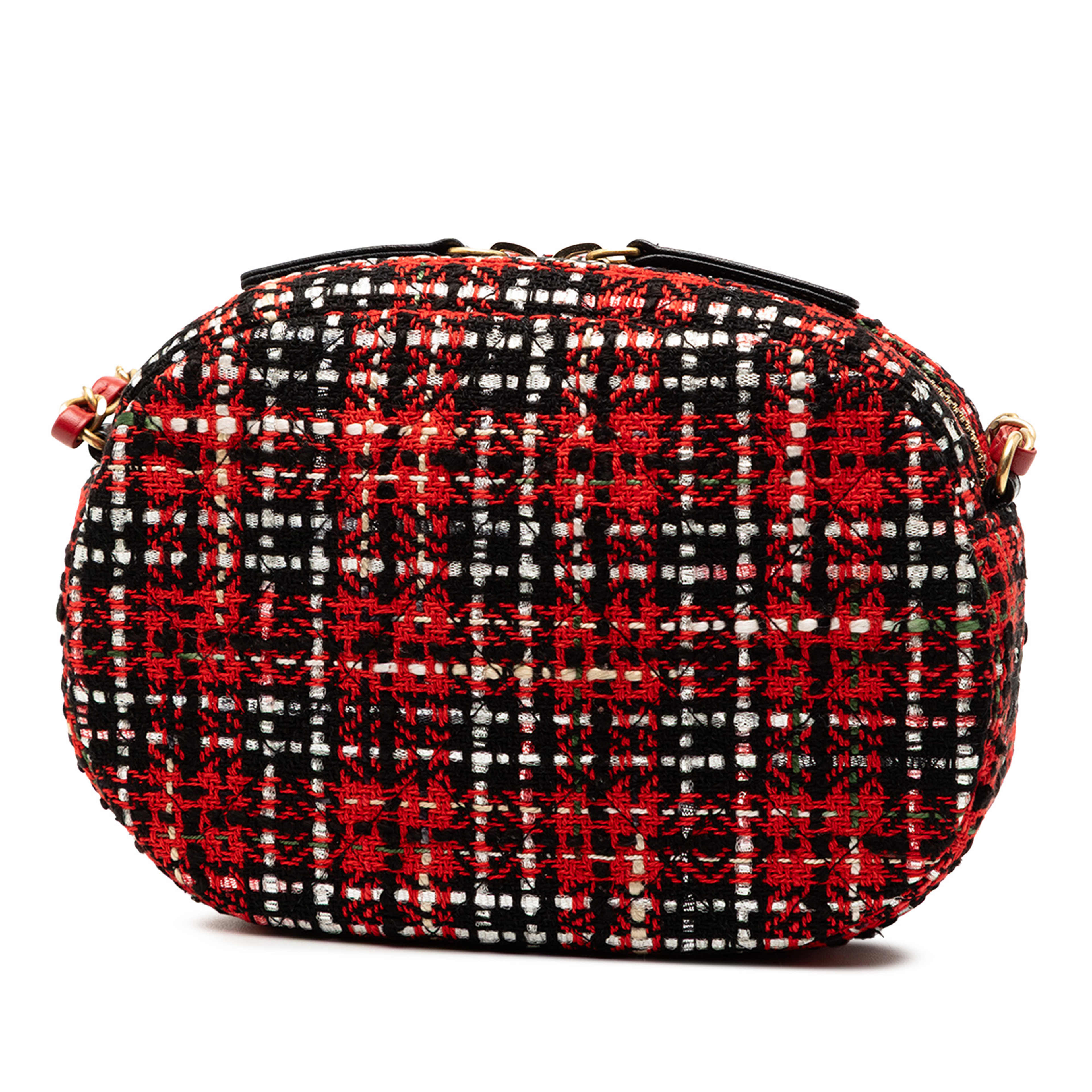 Chanel Tweed And Lambskin Coco Midnight Camera Bag, från Luxclusif, i färgen red. Klicka för att öppna bilden i stort format