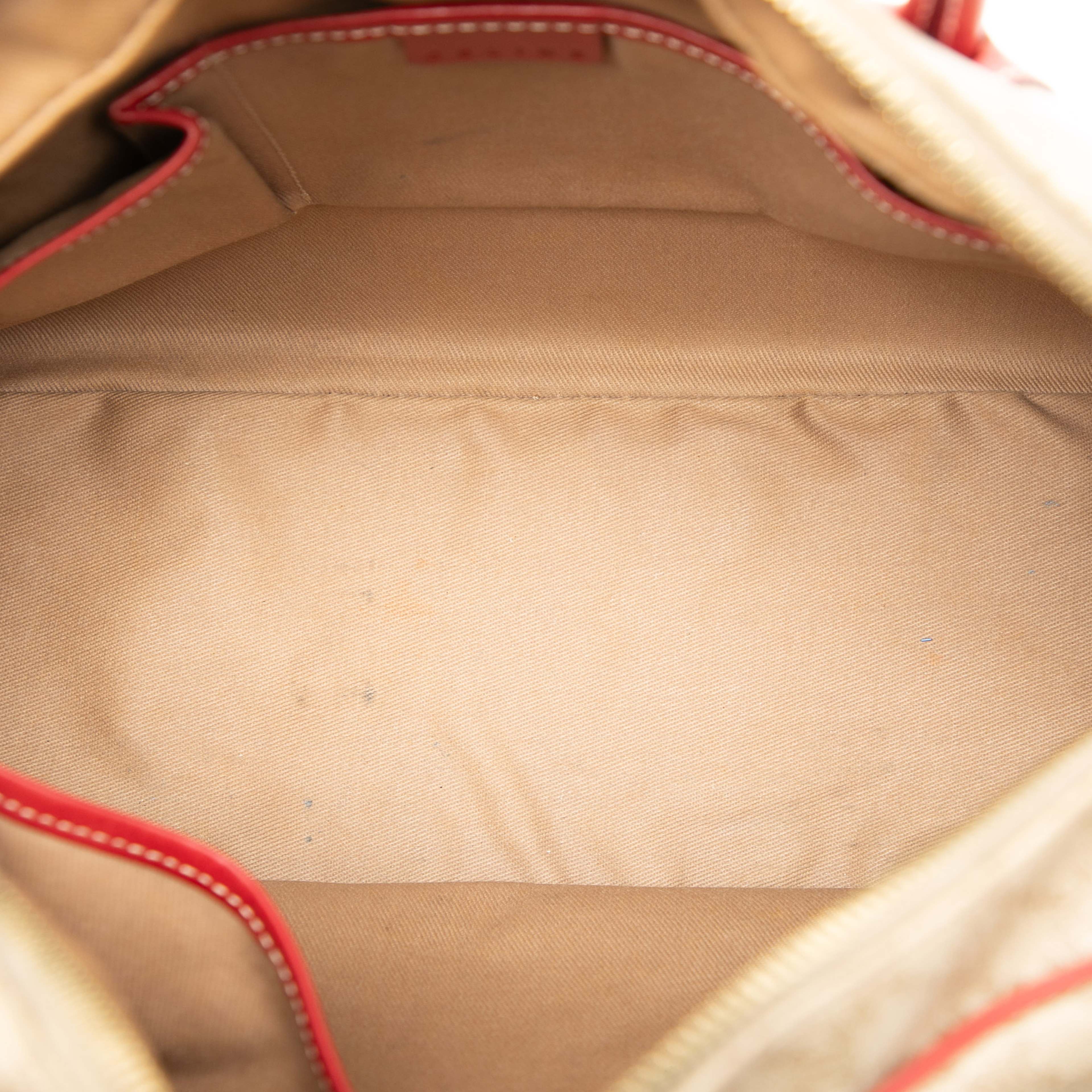 Celine Macadam Coated Canvas Handbag, från Luxclusif, i färgen beige. Klicka för att öppna bilden i stort format