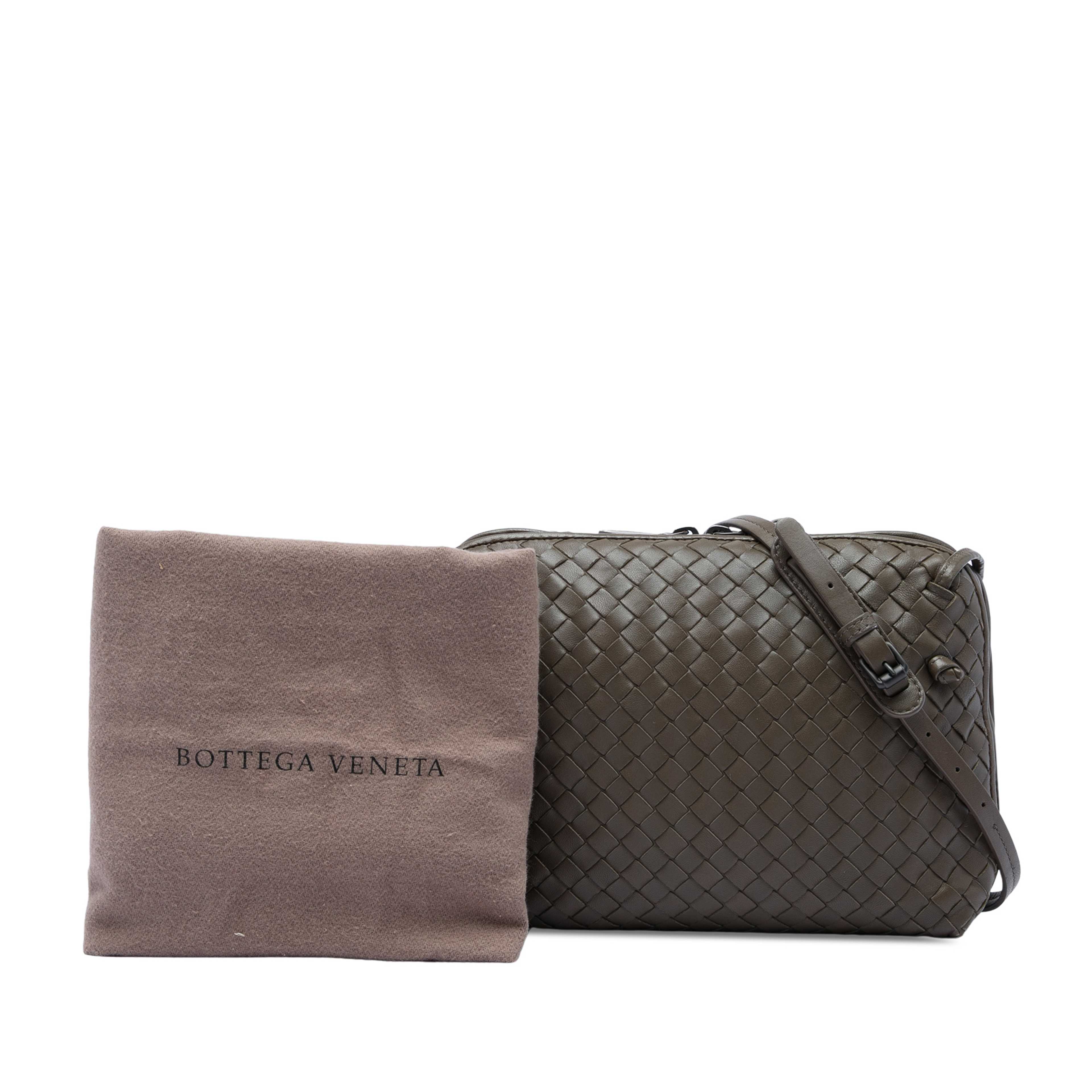 Bottega Veneta Nappa Intrecciato Nodini Crossbody, från Luxclusif, i färgen brun. Klicka för att öppna bilden i stort format