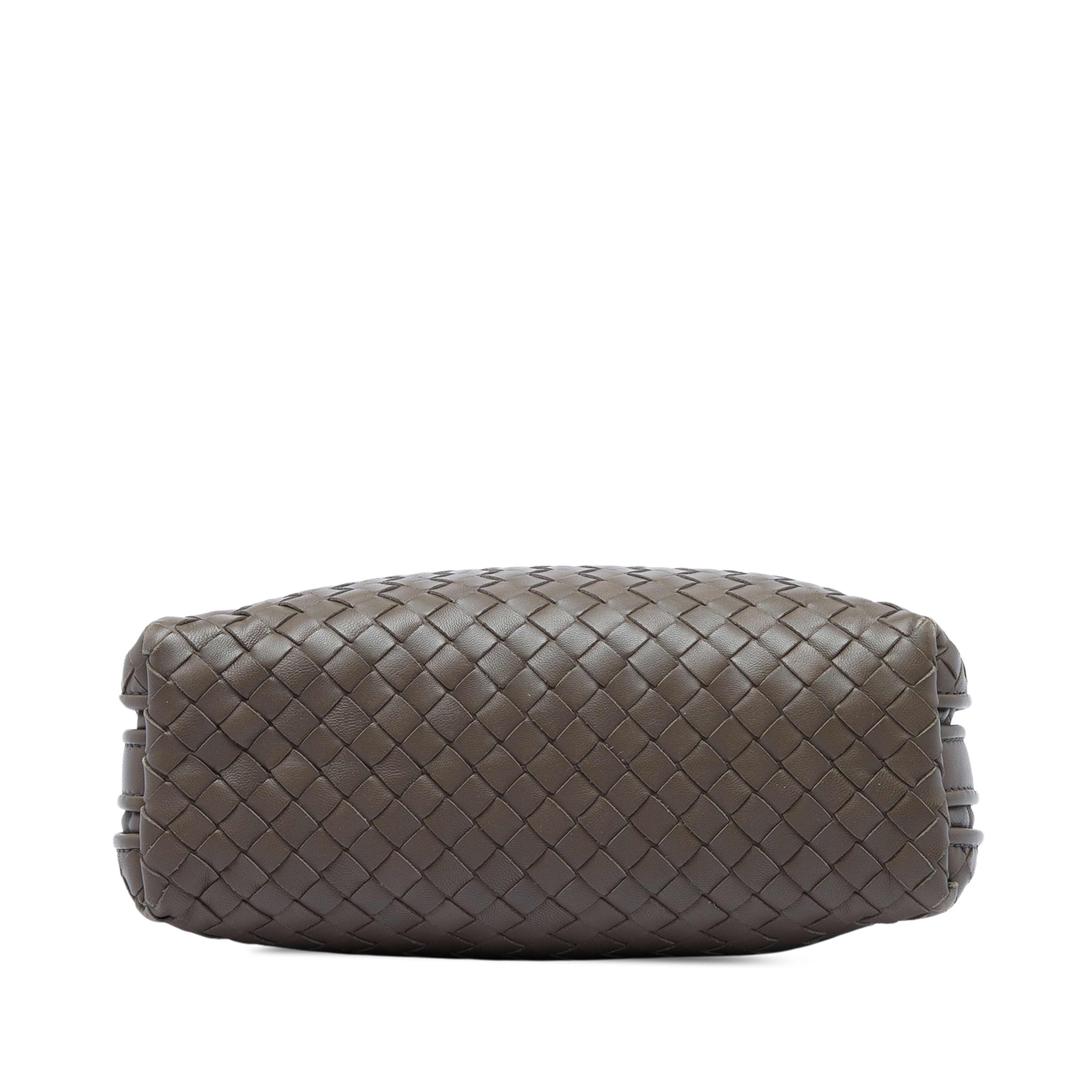 Bottega Veneta Nappa Intrecciato Nodini Crossbody, från Luxclusif, i färgen brun. Klicka för att öppna bilden i stort format