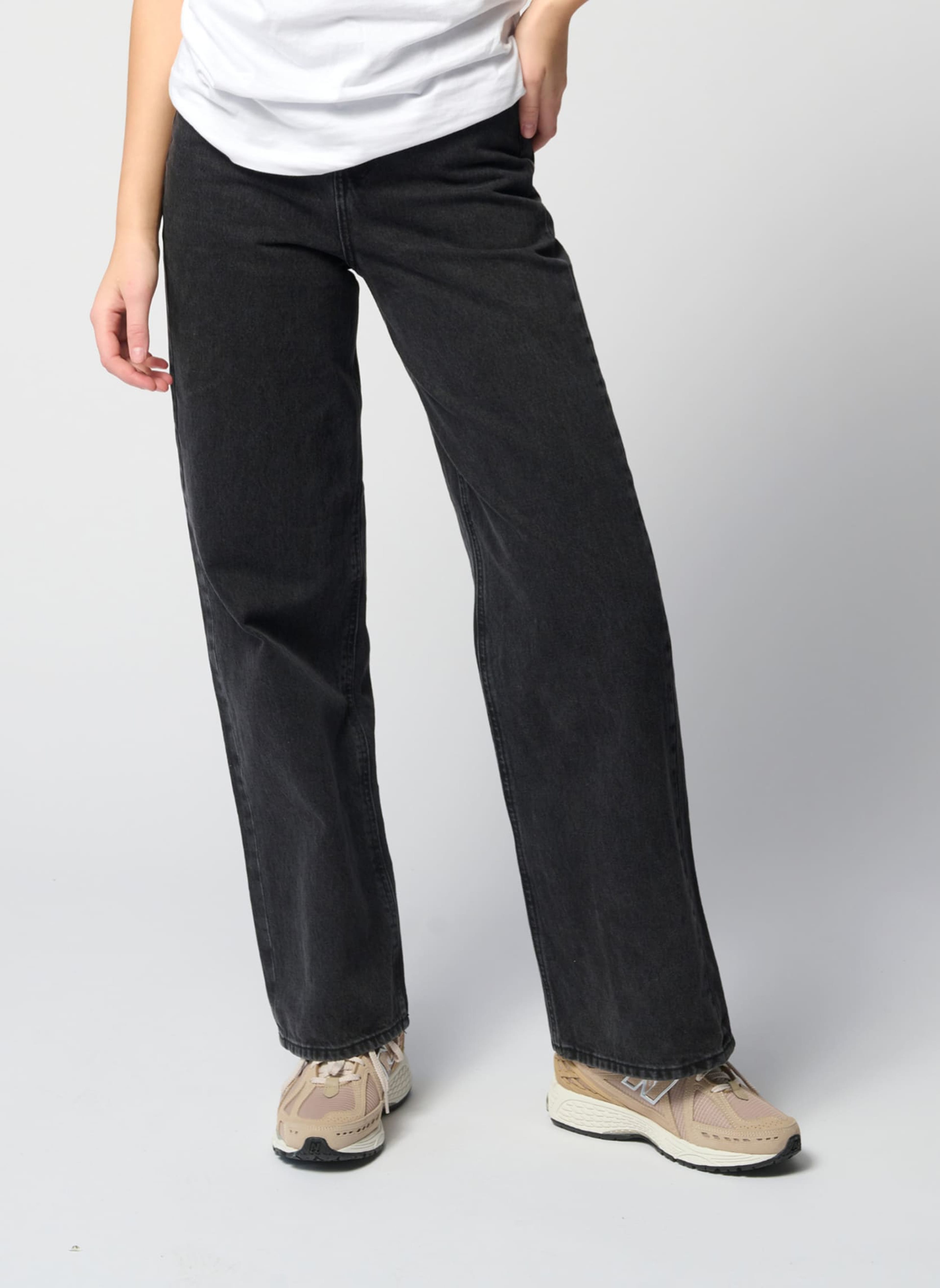 Performance Loose Jeans
