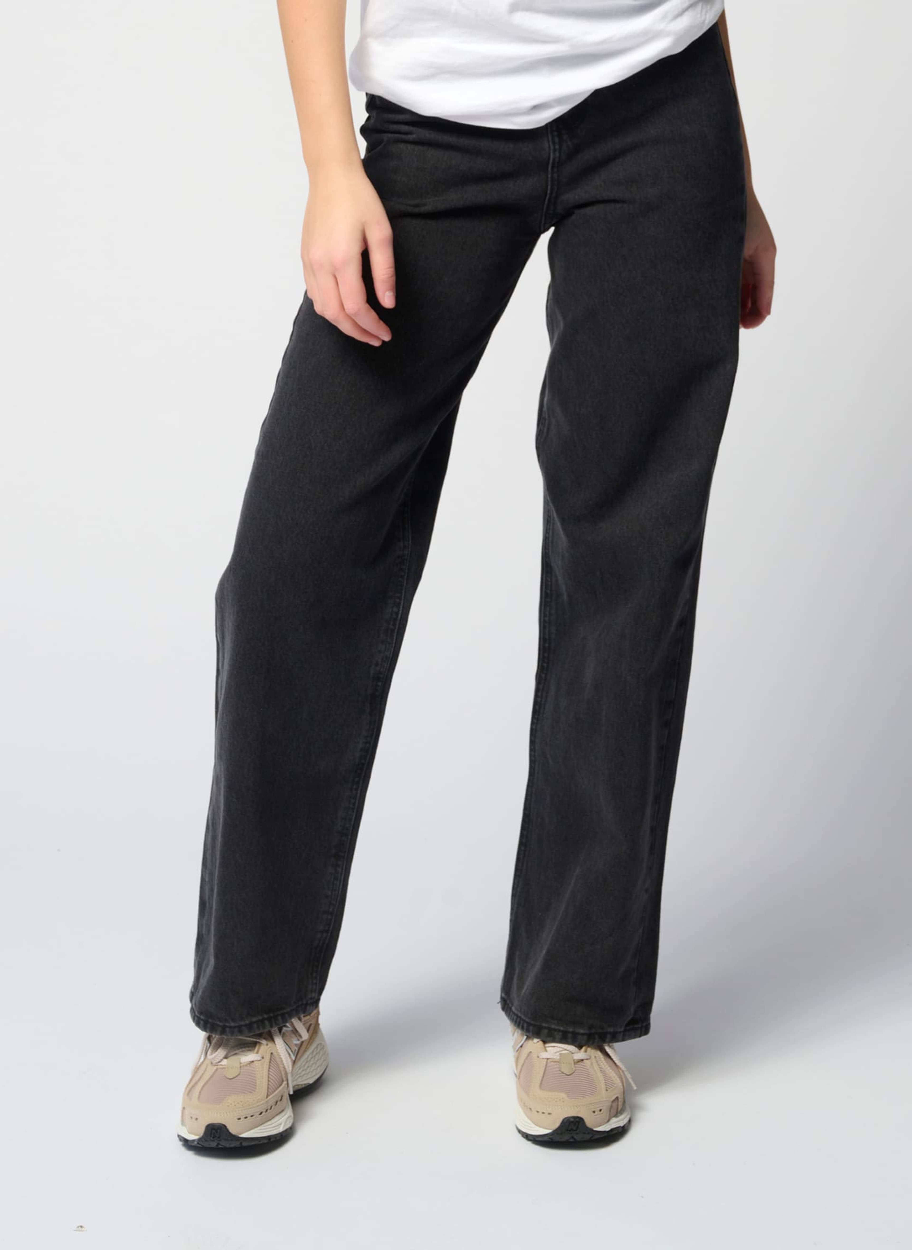 Performance Loose Jeans
