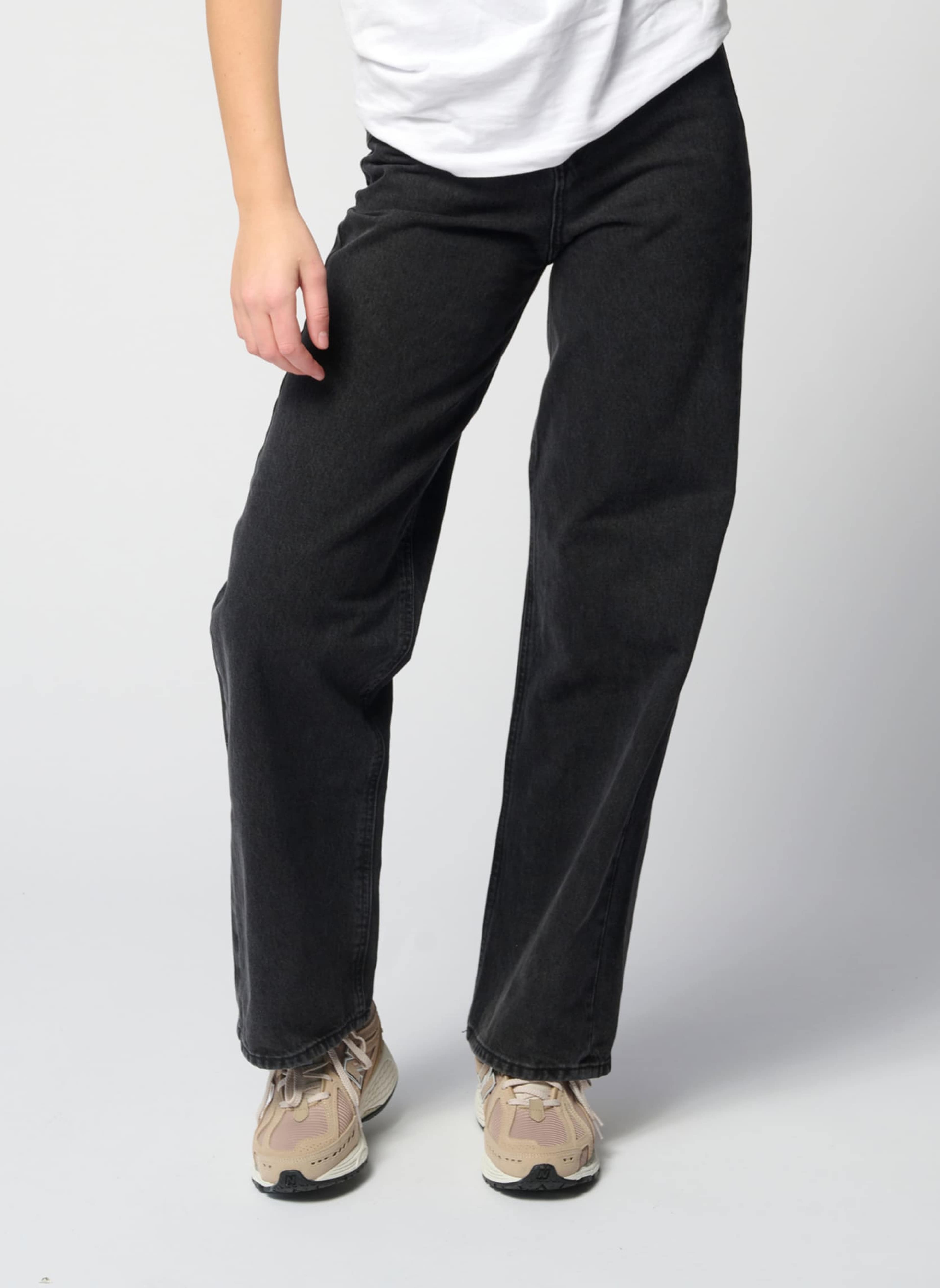 Performance Loose Jeans