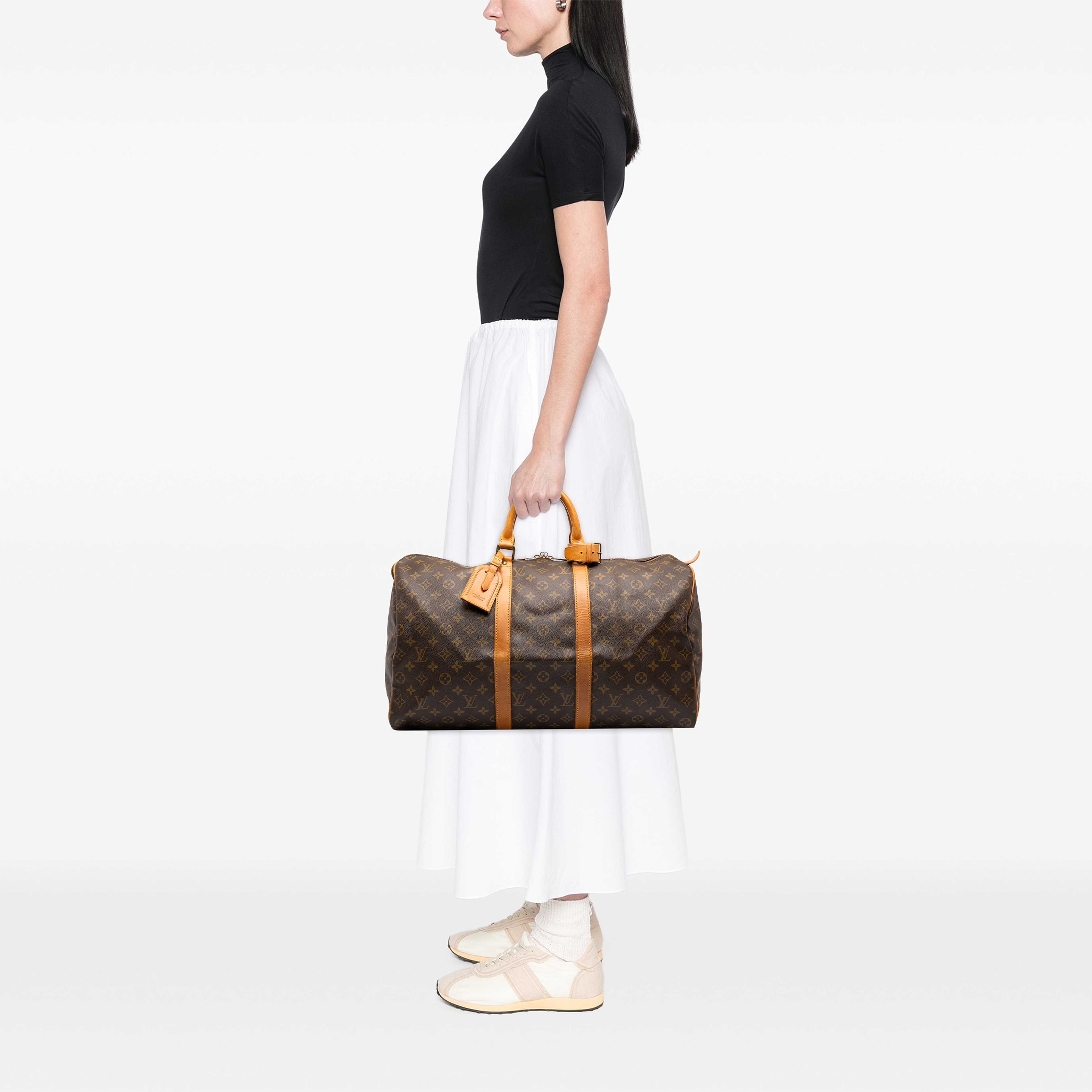 Louis Vuitton Monogram Keepall 50, från Luxclusif, i färgen brun. Klicka för att öppna bilden i stort format