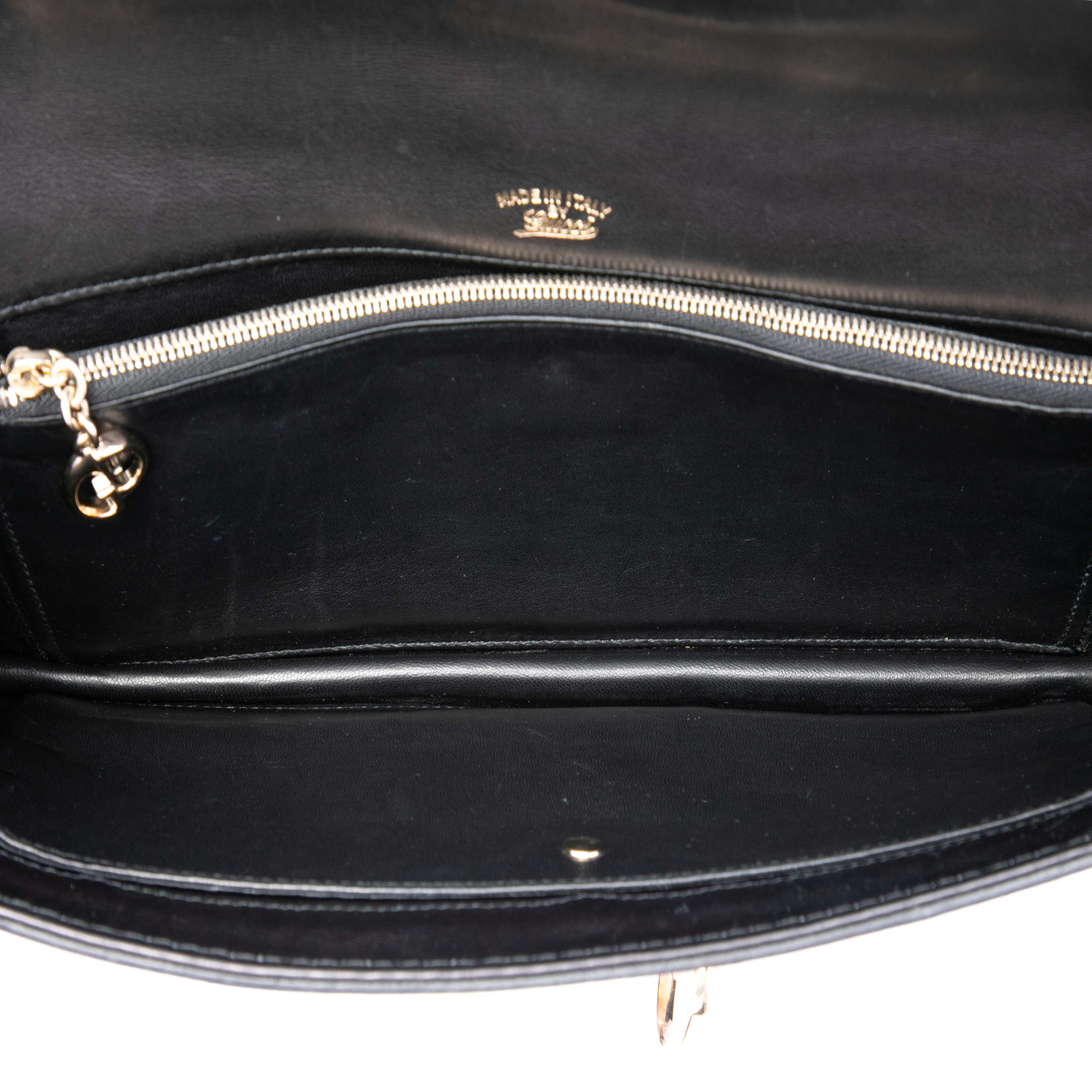 Gucci Calfskin 1973 Clutch, från Luxclusif, i färgen black. Klicka för att öppna bilden i stort format