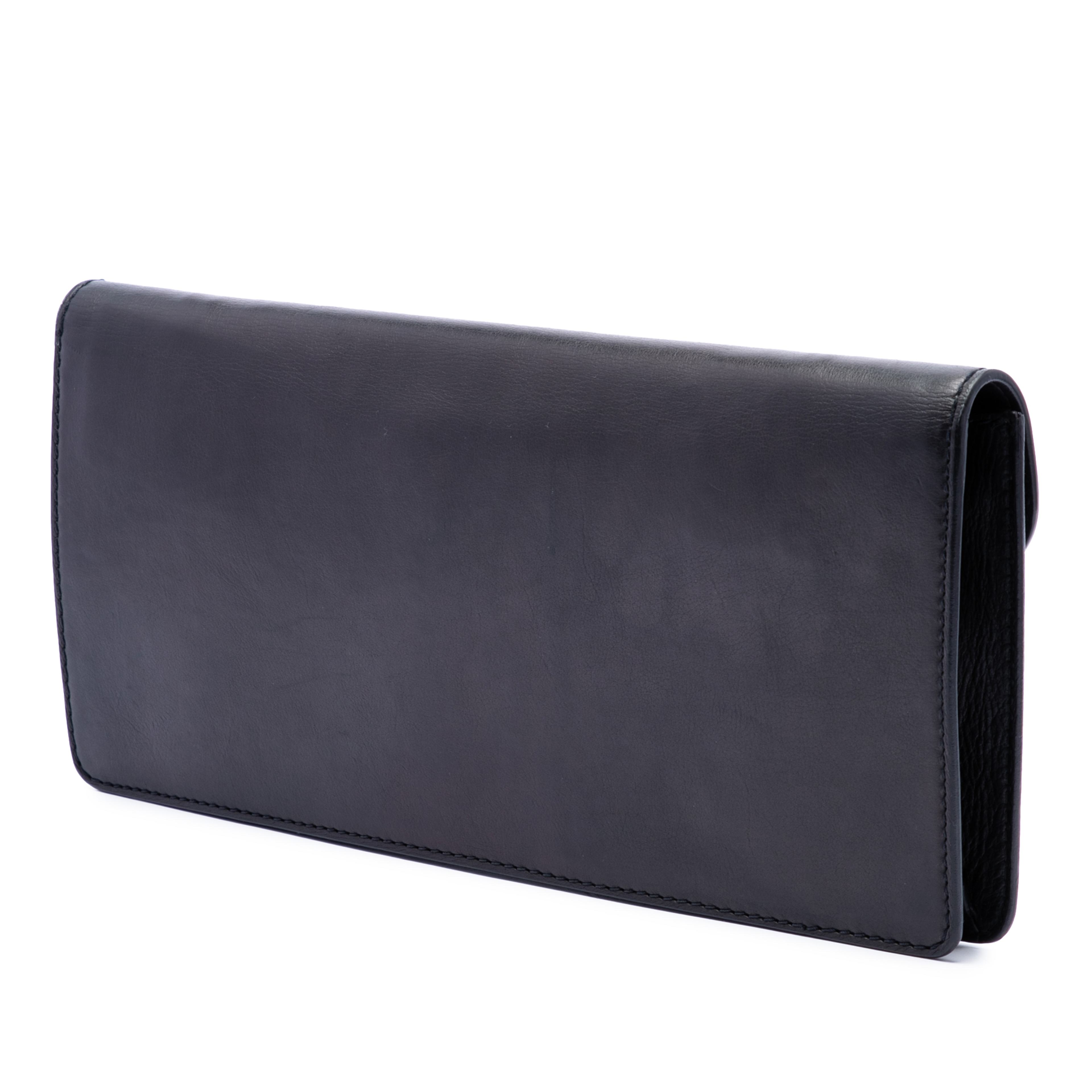 Gucci Calfskin 1973 Clutch, från Luxclusif, i färgen black. Klicka för att öppna bilden i stort format