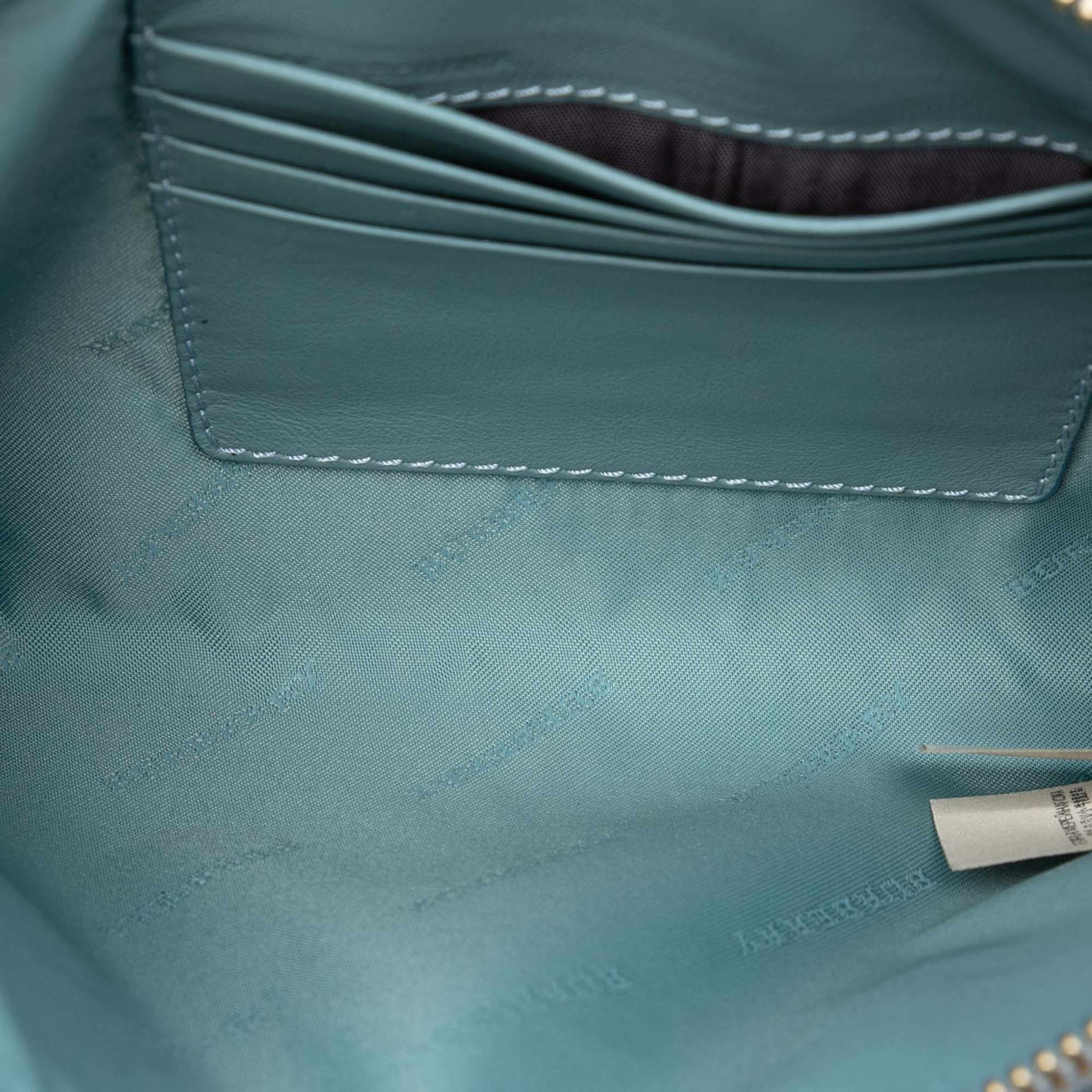 Burberry Grained Leather Peyton Crossbody, från Luxclusif, i färgen light green. Klicka för att öppna bilden i stort format