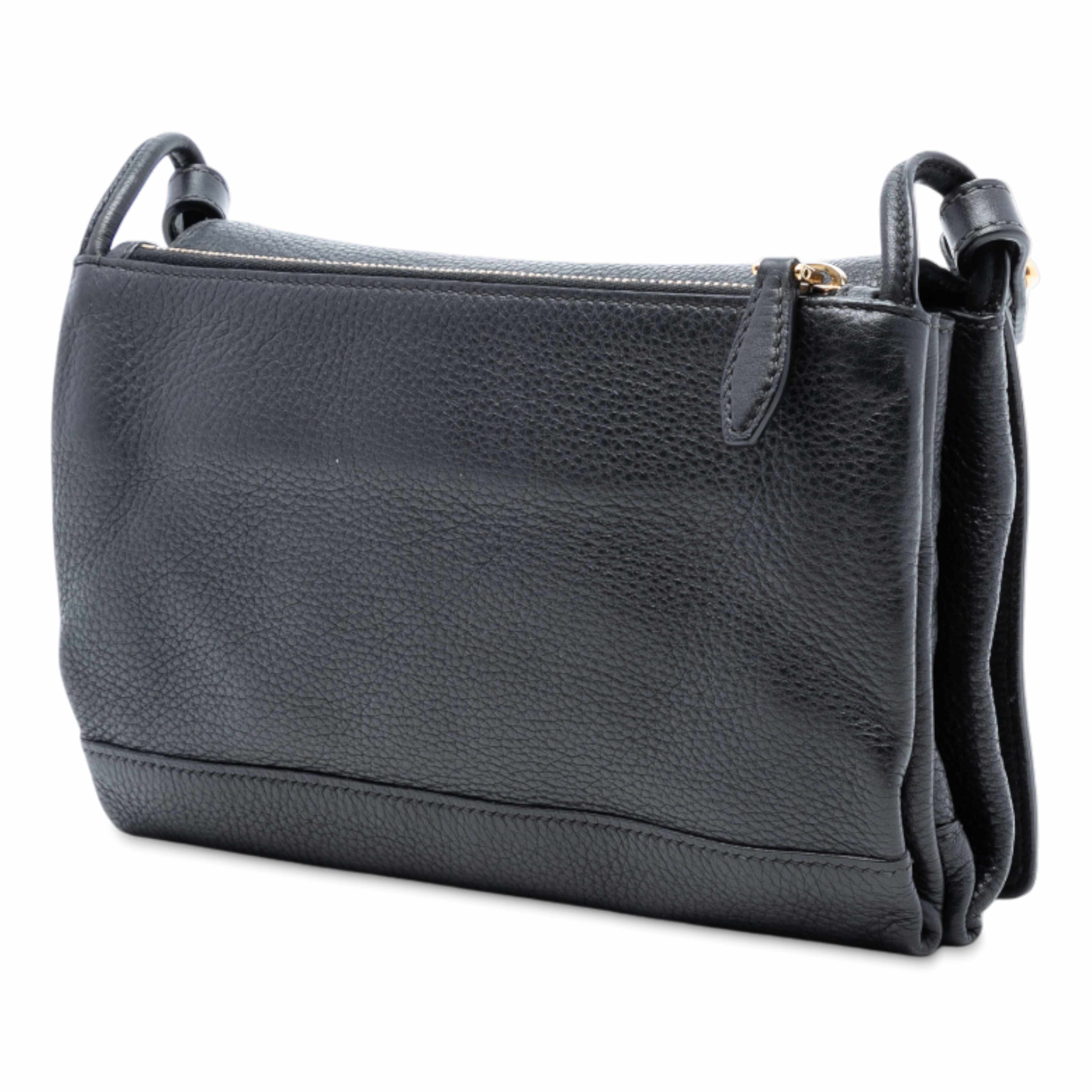 Prada Vitello Daino Flap Crossbody, från Luxclusif, i färgen black. Klicka för att öppna bilden i stort format