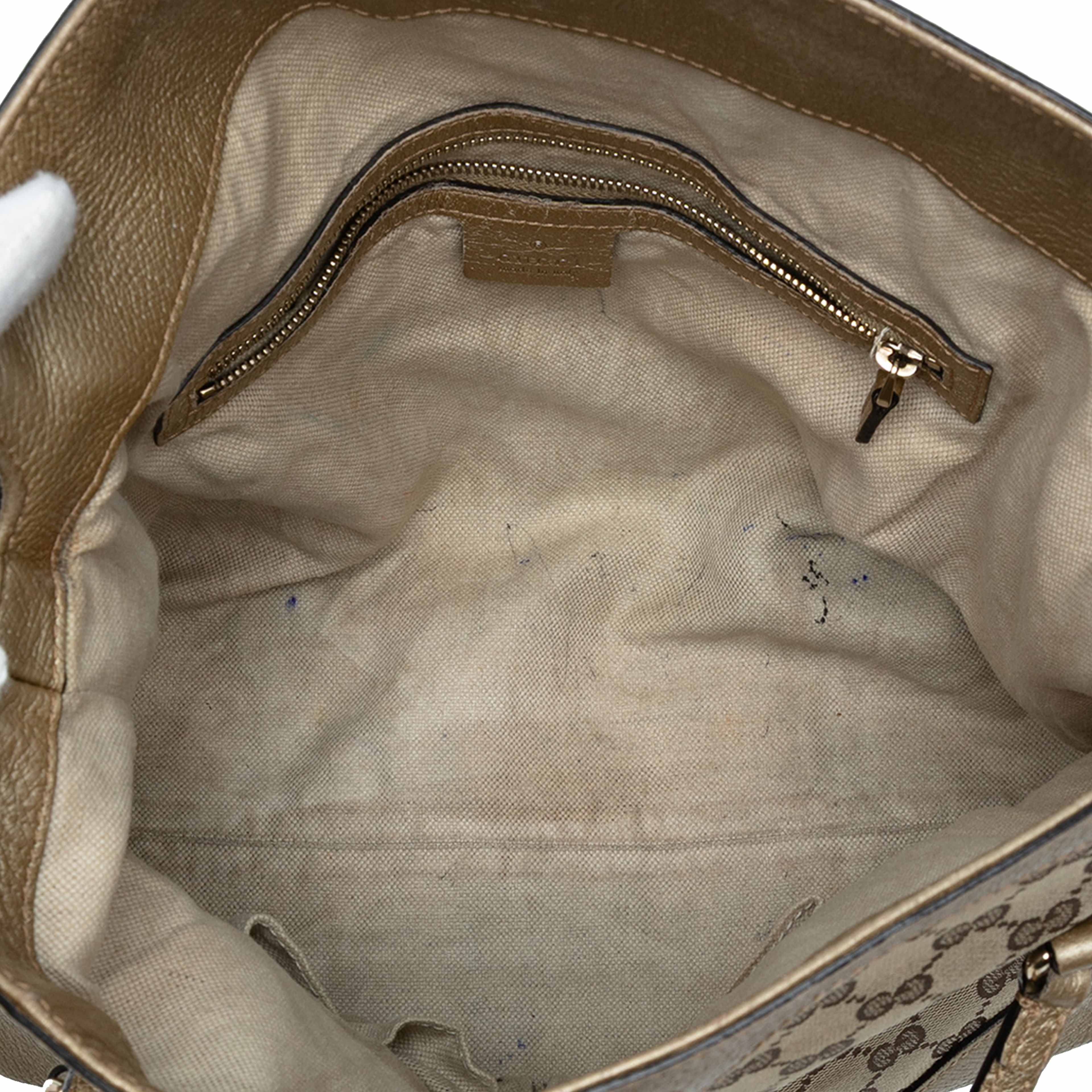 Gucci Medium Gg Canvas Bree Satchel, från Luxclusif, i färgen beige. Klicka för att öppna bilden i stort format