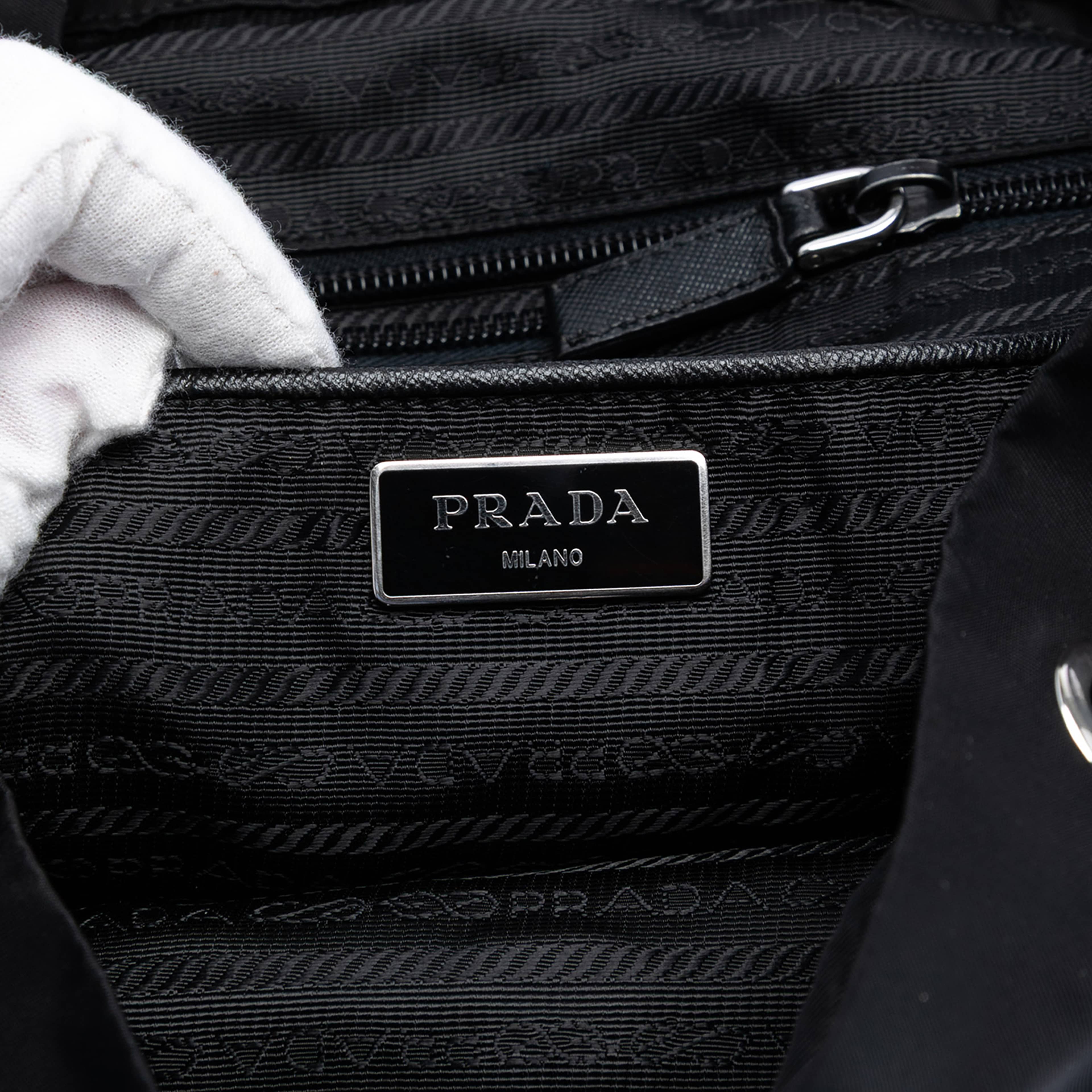 Prada Saffiano Trimmed Tessuto Drawstring Backpack, från Luxclusif, i färgen black. Klicka för att öppna bilden i stort format