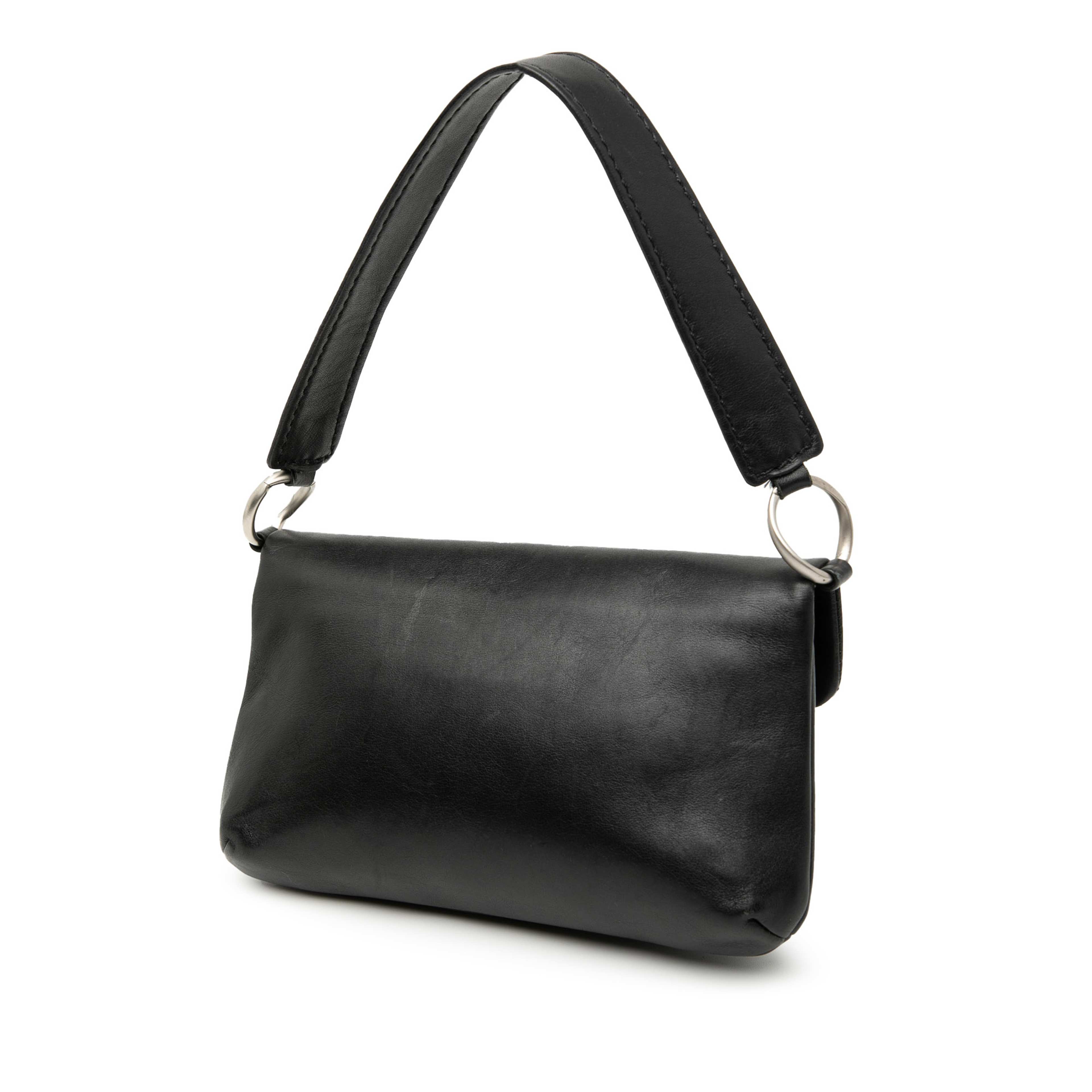 Chanel Mini Calfskin Giant Mademoiselle Turnlock Flap, från Luxclusif, i färgen black. Klicka för att öppna bilden i stort format