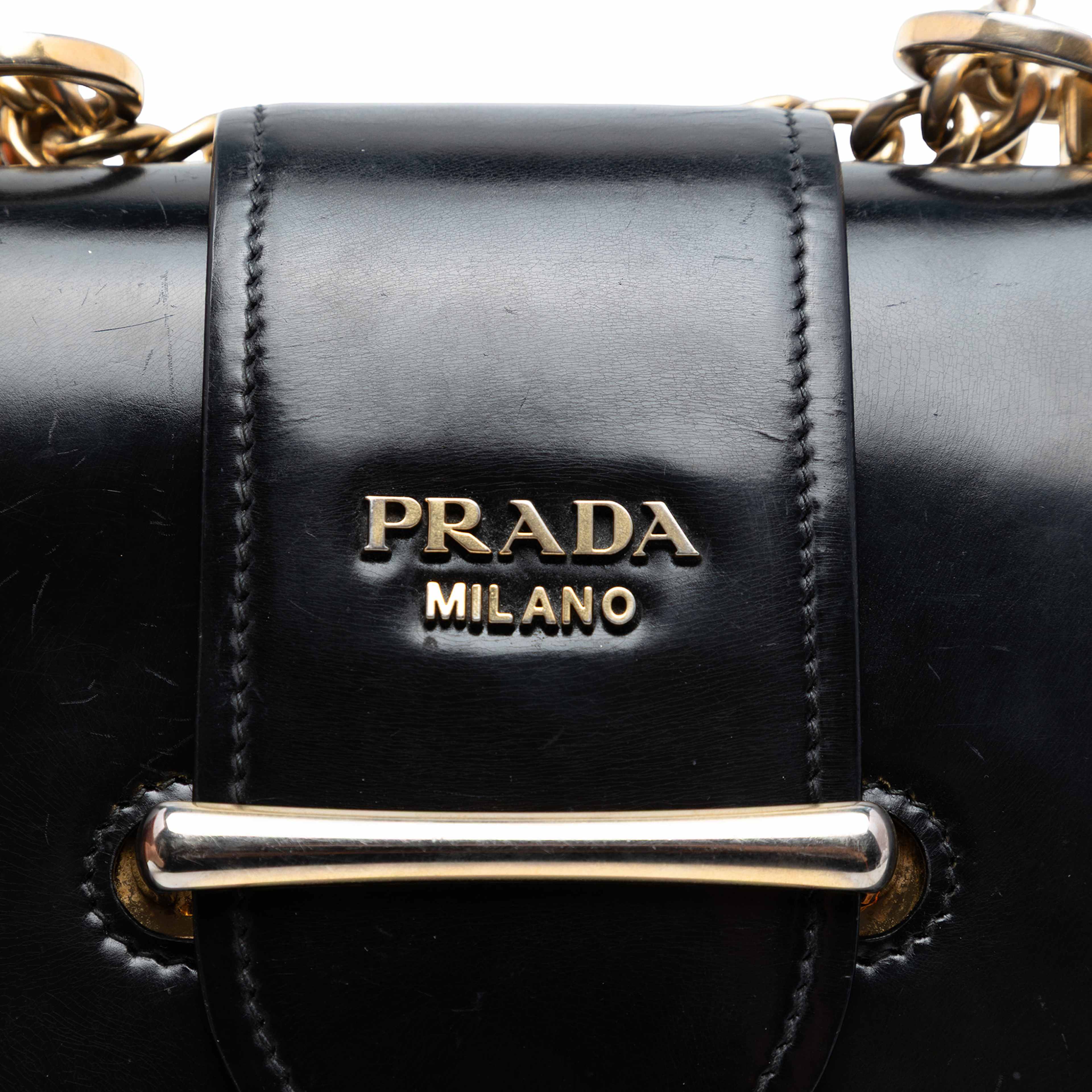 Prada City Calf Sidonie Crossbody, från Luxclusif, i färgen black. Klicka för att öppna bilden i stort format