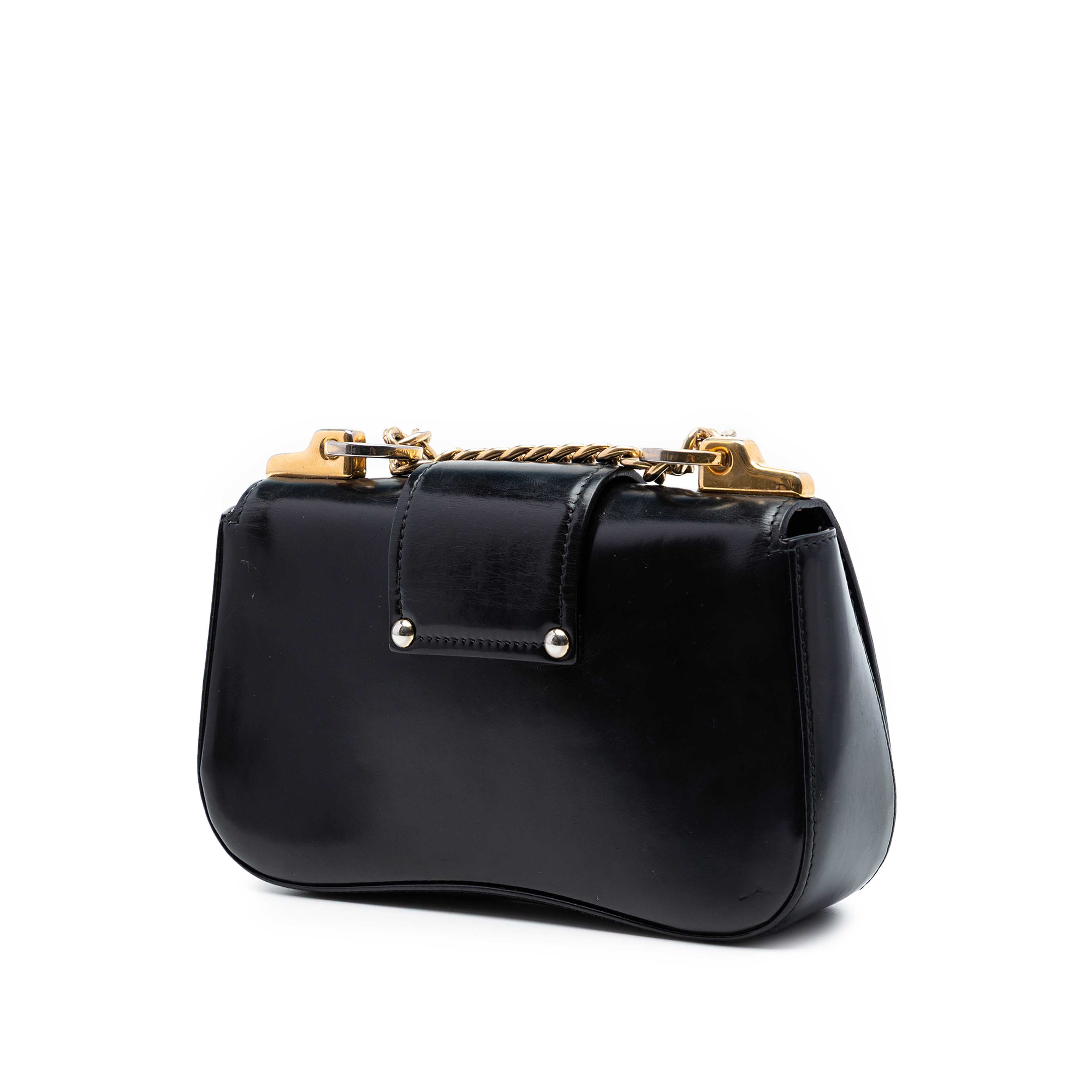 Prada City Calf Sidonie Crossbody, från Luxclusif, i färgen black. Klicka för att öppna bilden i stort format