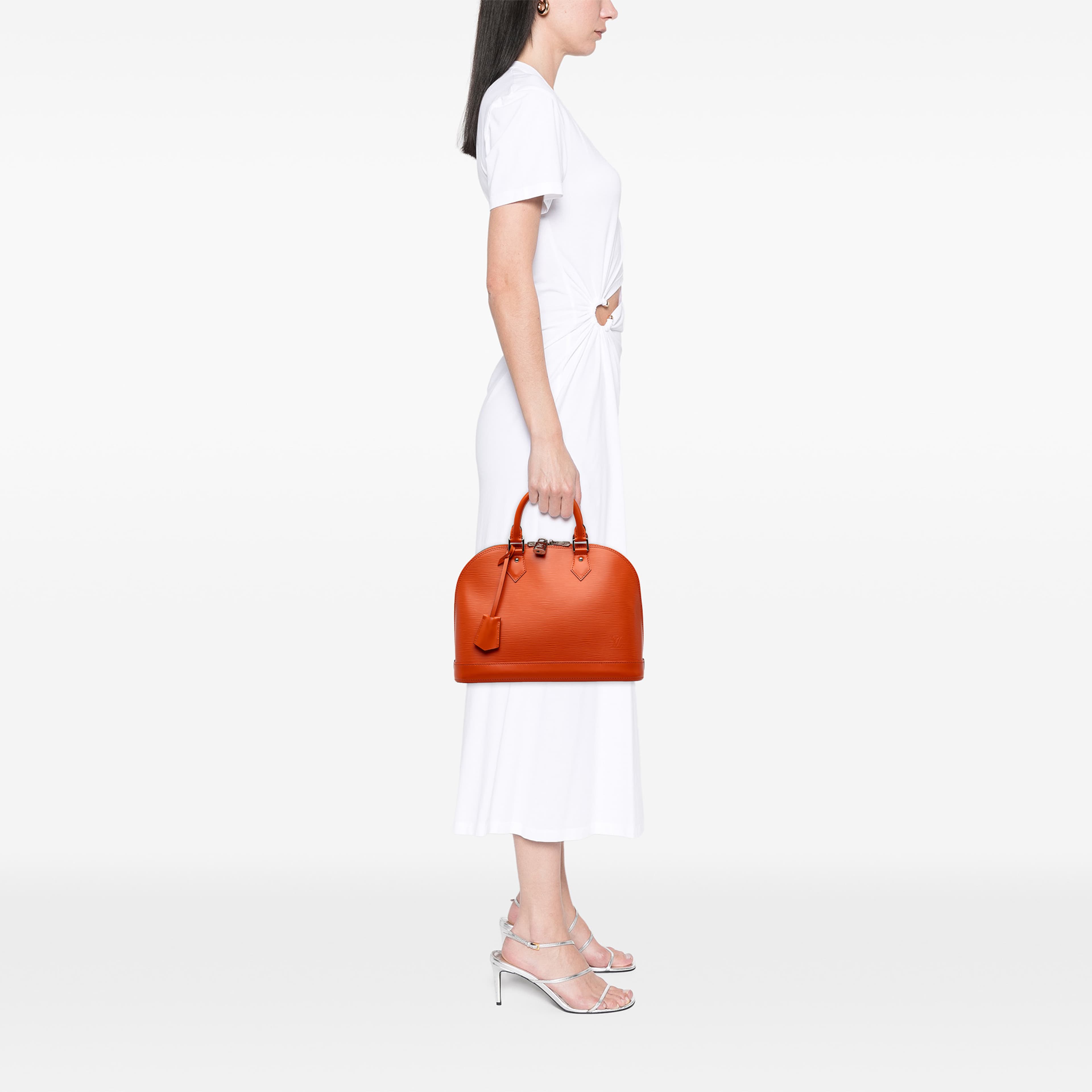 Louis Vuitton Epi Alma Pm, från Luxclusif, i färgen orange. Klicka för att öppna bilden i stort format