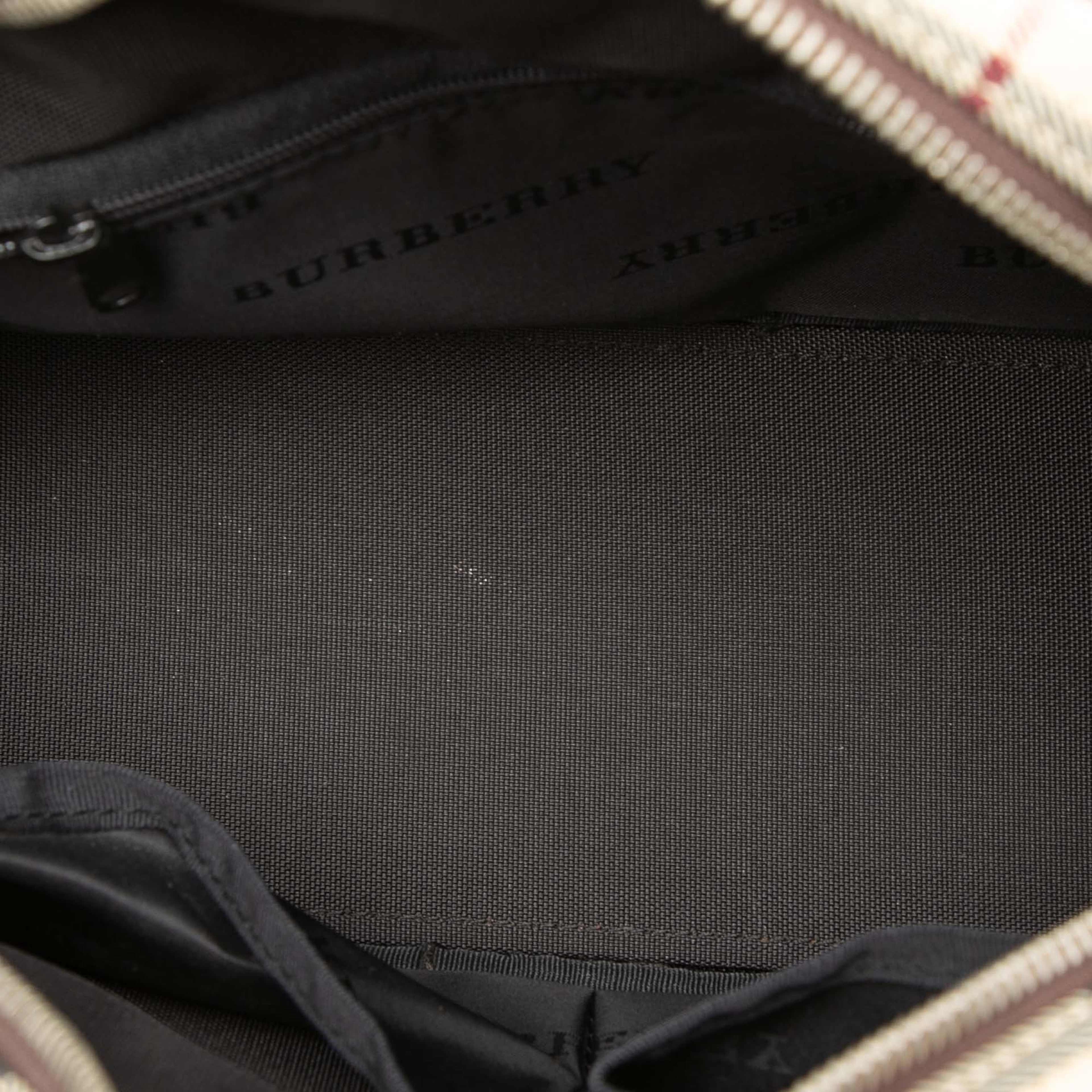 Burberry House Check Canvas Handbag, från Luxclusif, i färgen beige. Klicka för att öppna bilden i stort format