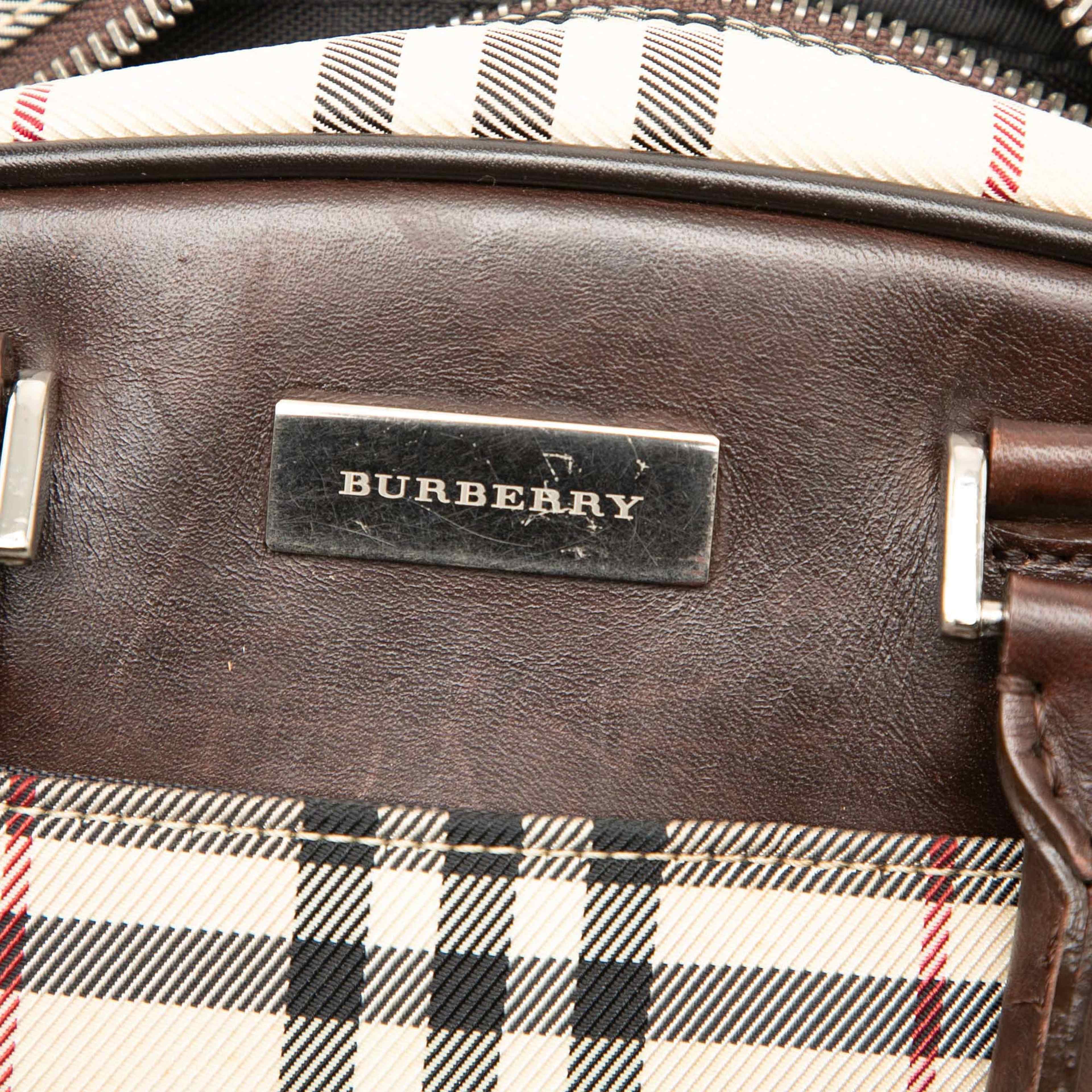 Burberry House Check Canvas Handbag, från Luxclusif, i färgen beige. Klicka för att öppna bilden i stort format