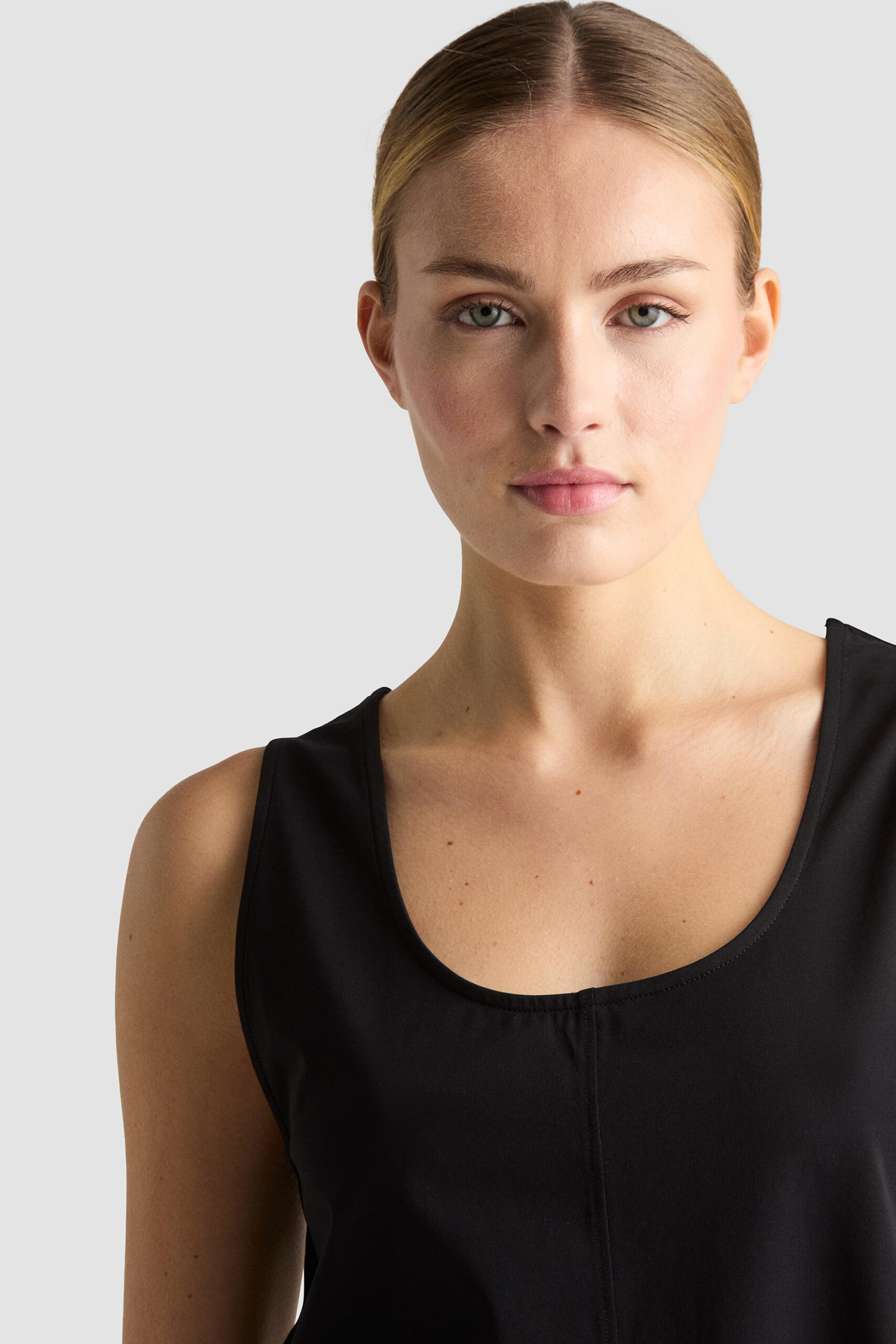 Boar Tank - Black, från Residus, i färgen black. Klicka för att öppna bilden i stort format