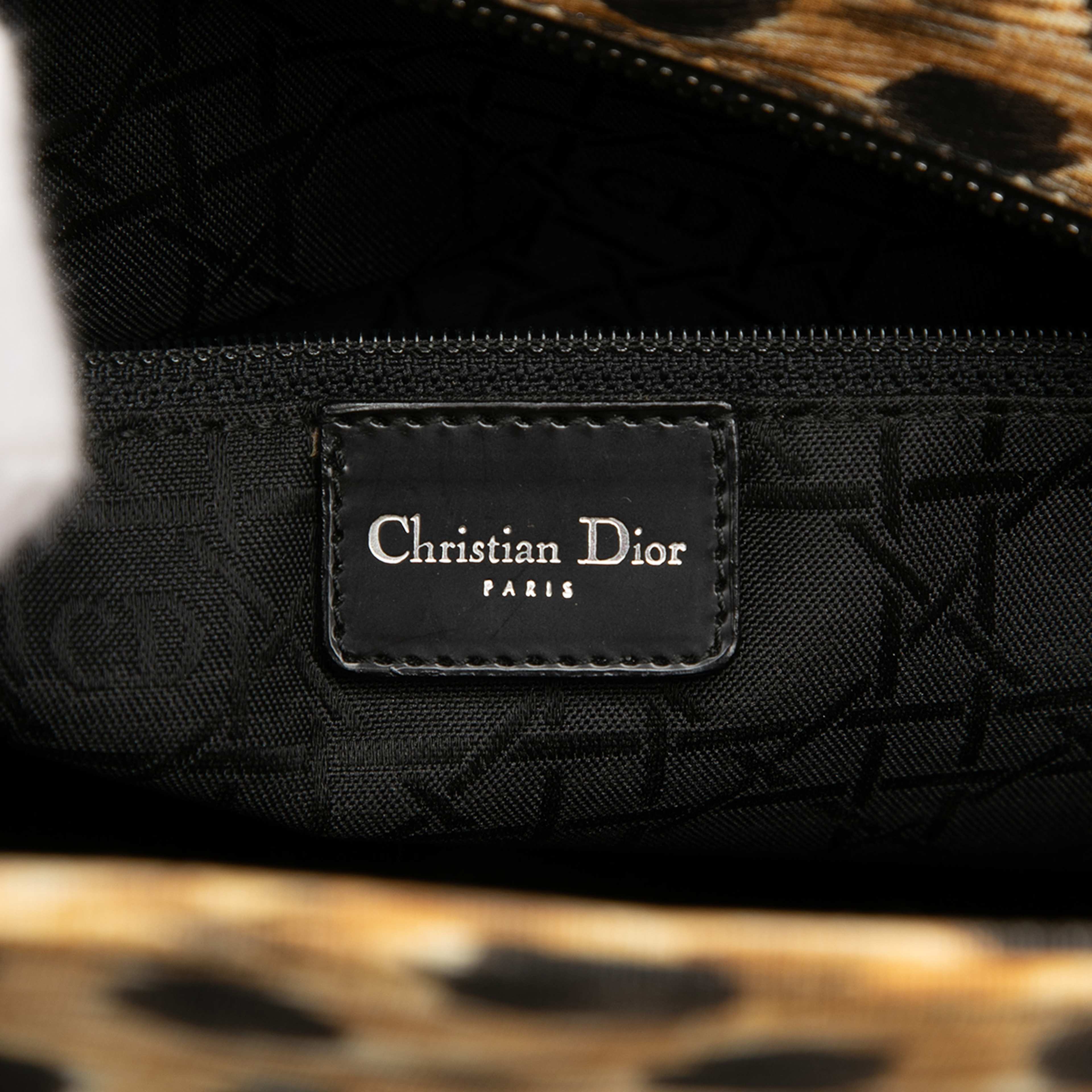 Dior Large Canvas Leopard Print Lady Dior, från Luxclusif, i färgen brown. Klicka för att öppna bilden i stort format