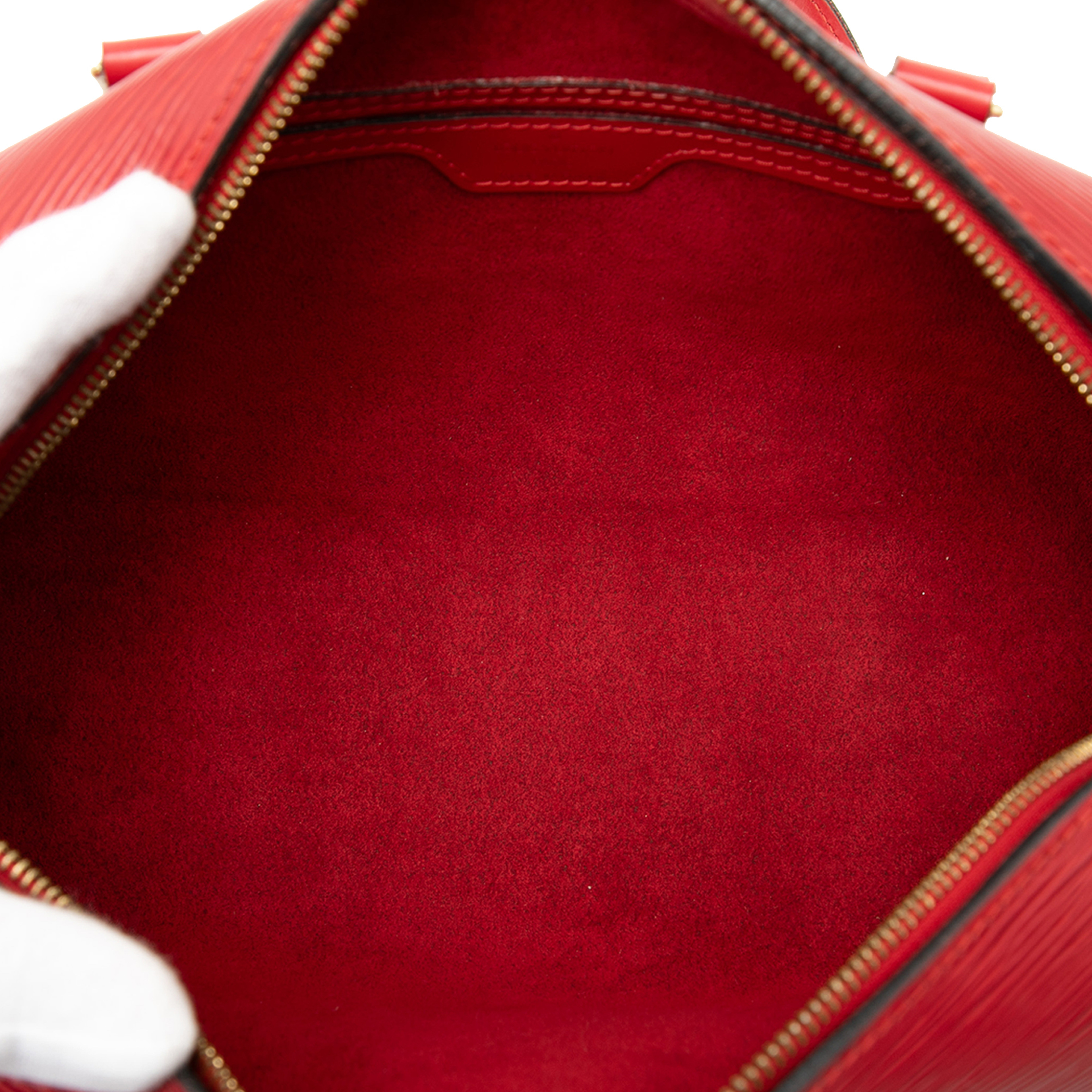 Louis Vuitton Epi Soufflot, från Luxclusif, i färgen red. Klicka för att öppna bilden i stort format