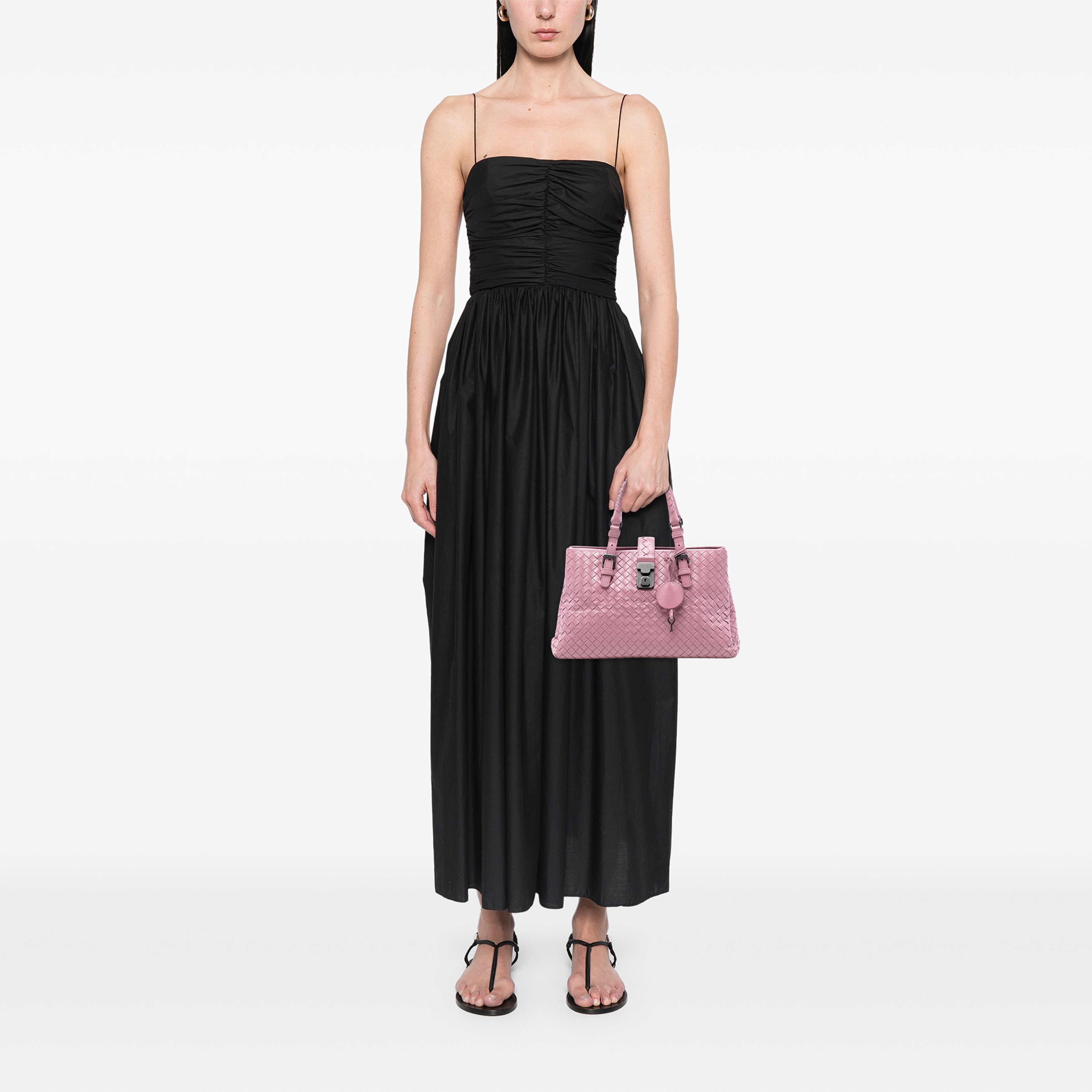 Bottega Veneta Small Nappa Intrecciato Roma Satchel, från Luxclusif, i färgen rosa. Klicka för att öppna bilden i stort format