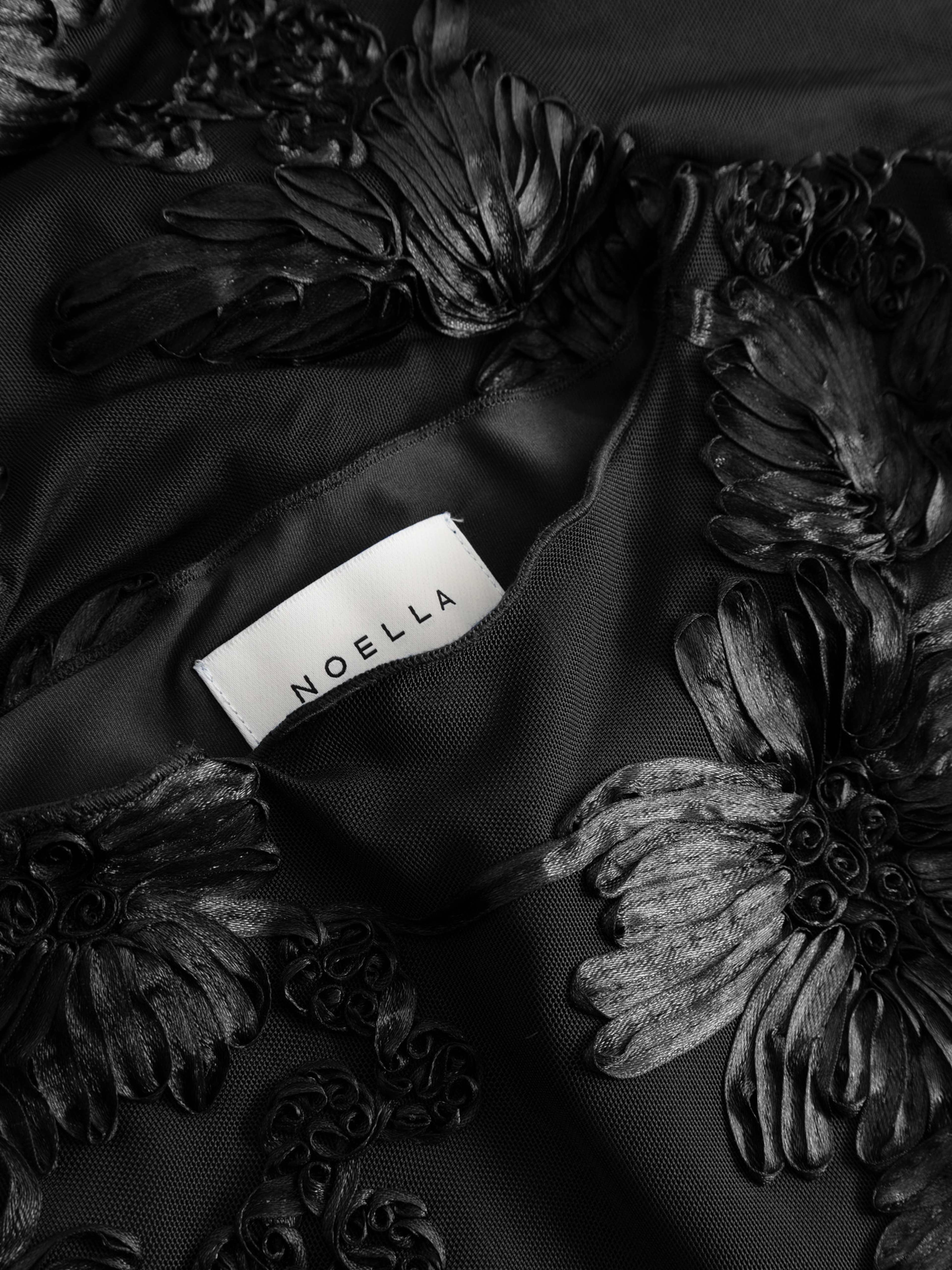 N-pastis Long Dress, från Noella, i färgen winetasting. Klicka för att öppna bilden i stort format