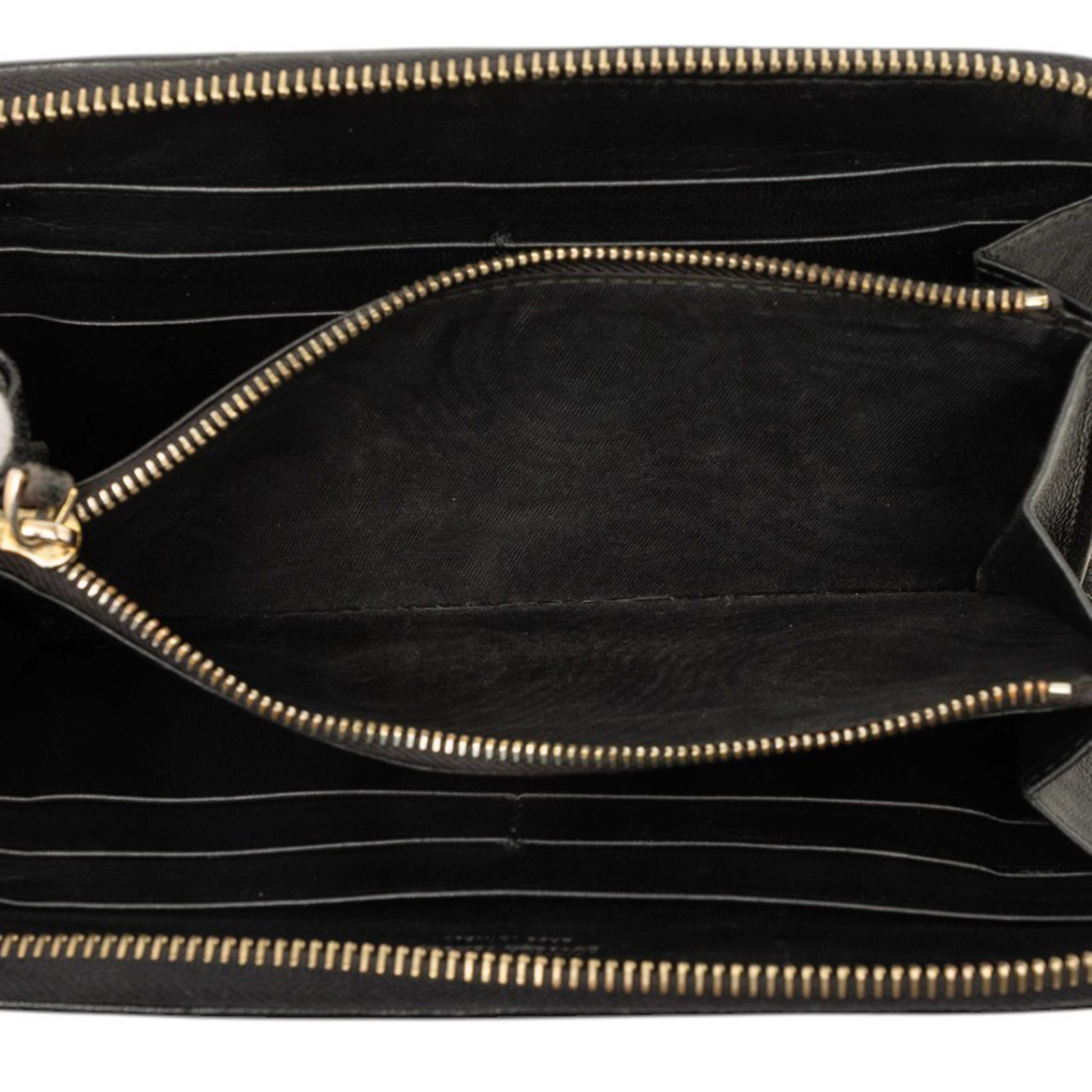 Bottega Veneta Nappa Intrecciato Zip Around Long Wallet, från Luxclusif, i färgen svart. Klicka för att öppna bilden i stort format