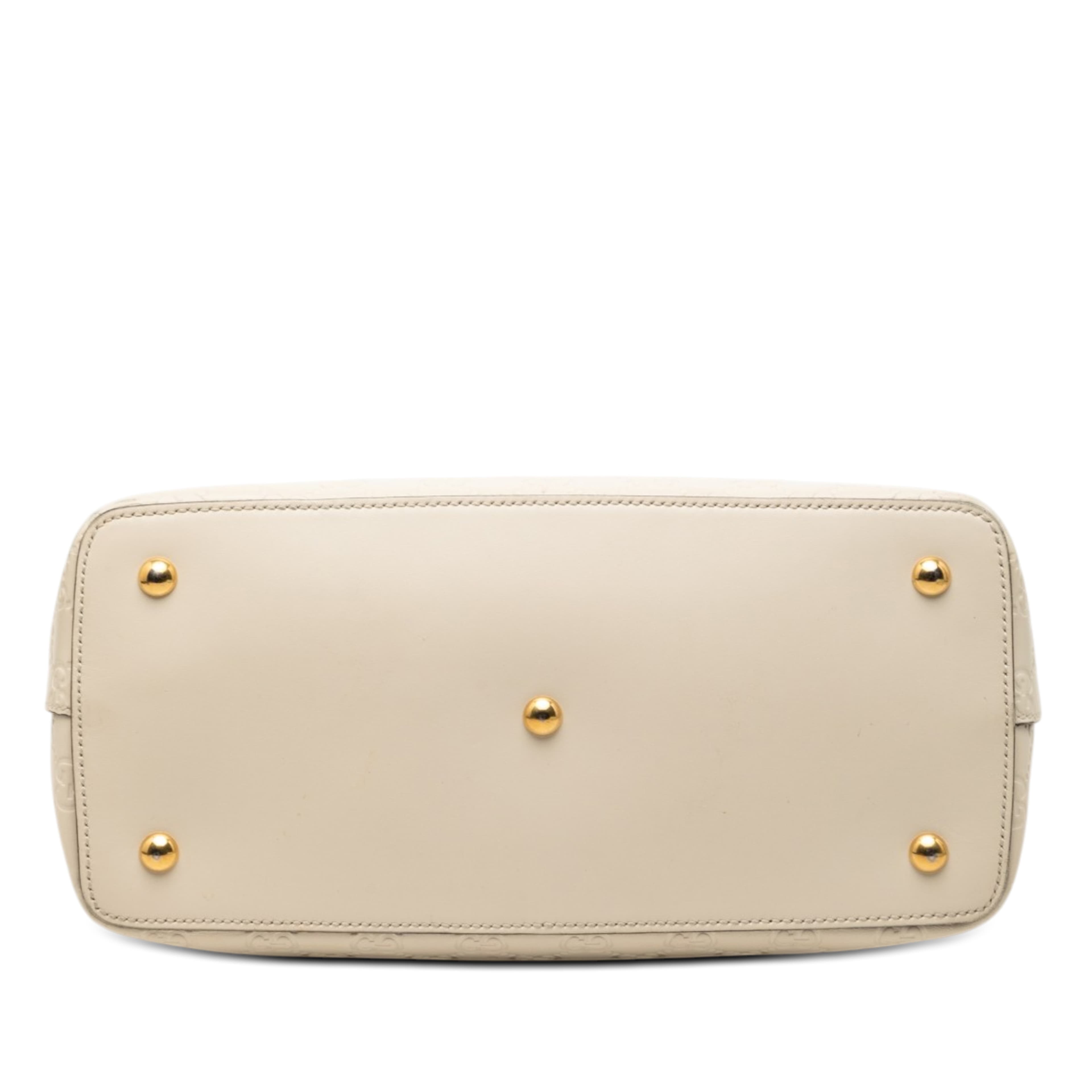 Gucci Guccissima Linea A Fold Over Satchel, från Luxclusif, i färgen light beige. Klicka för att öppna bilden i stort format