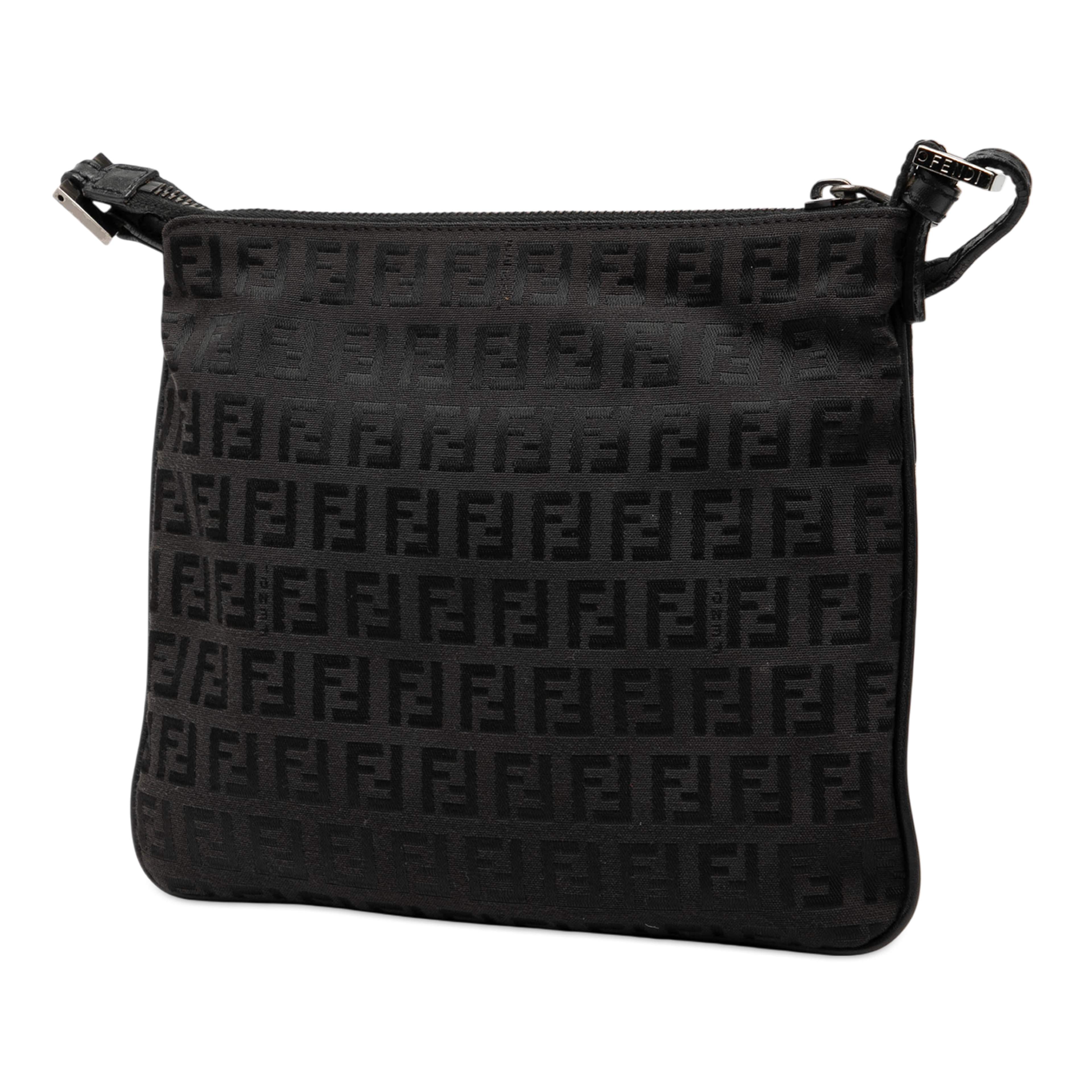 Fendi Zucchino Canvas Crossbody, från Luxclusif, i färgen black. Klicka för att öppna bilden i stort format