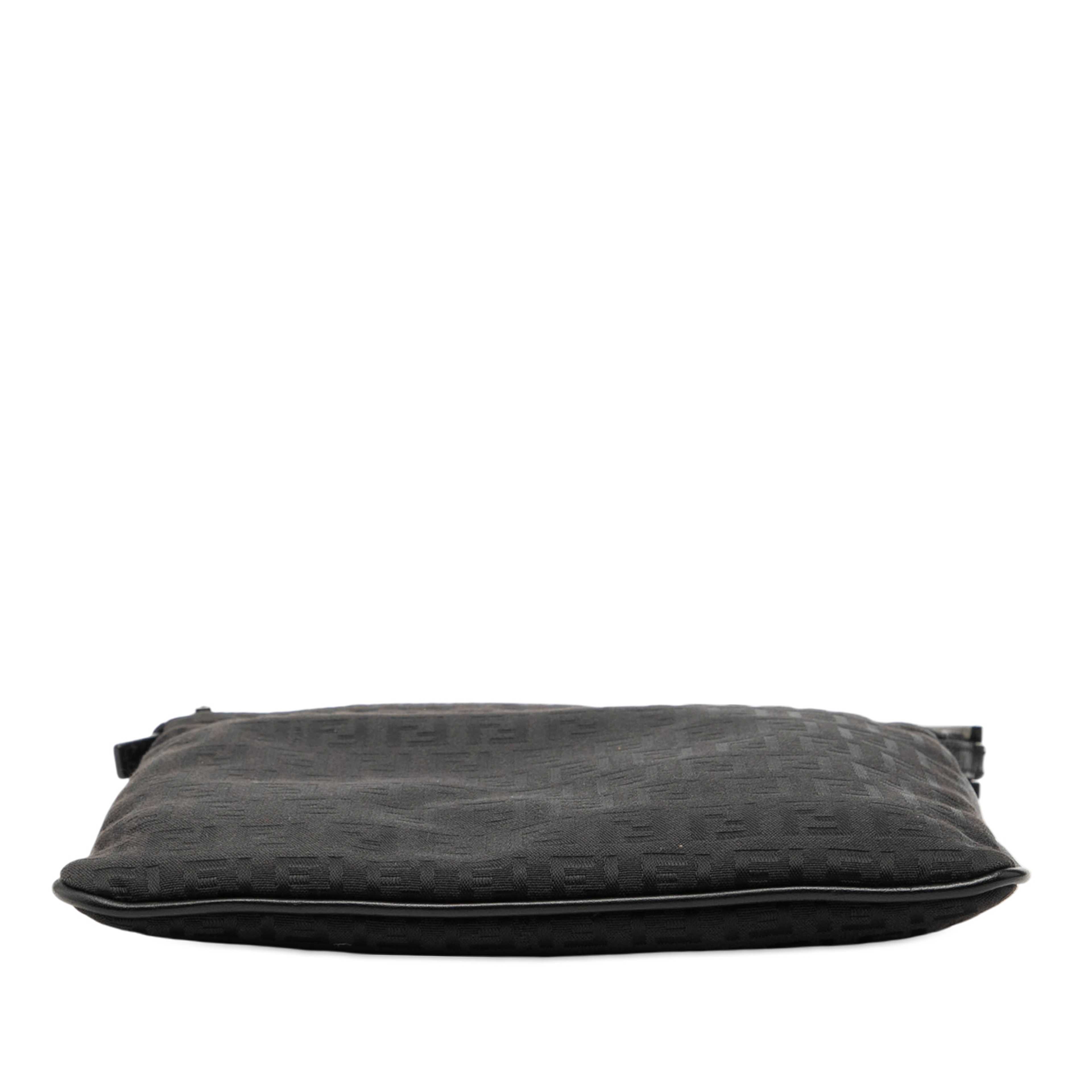 Fendi Zucchino Canvas Crossbody, från Luxclusif, i färgen svart. Klicka för att öppna bilden i stort format