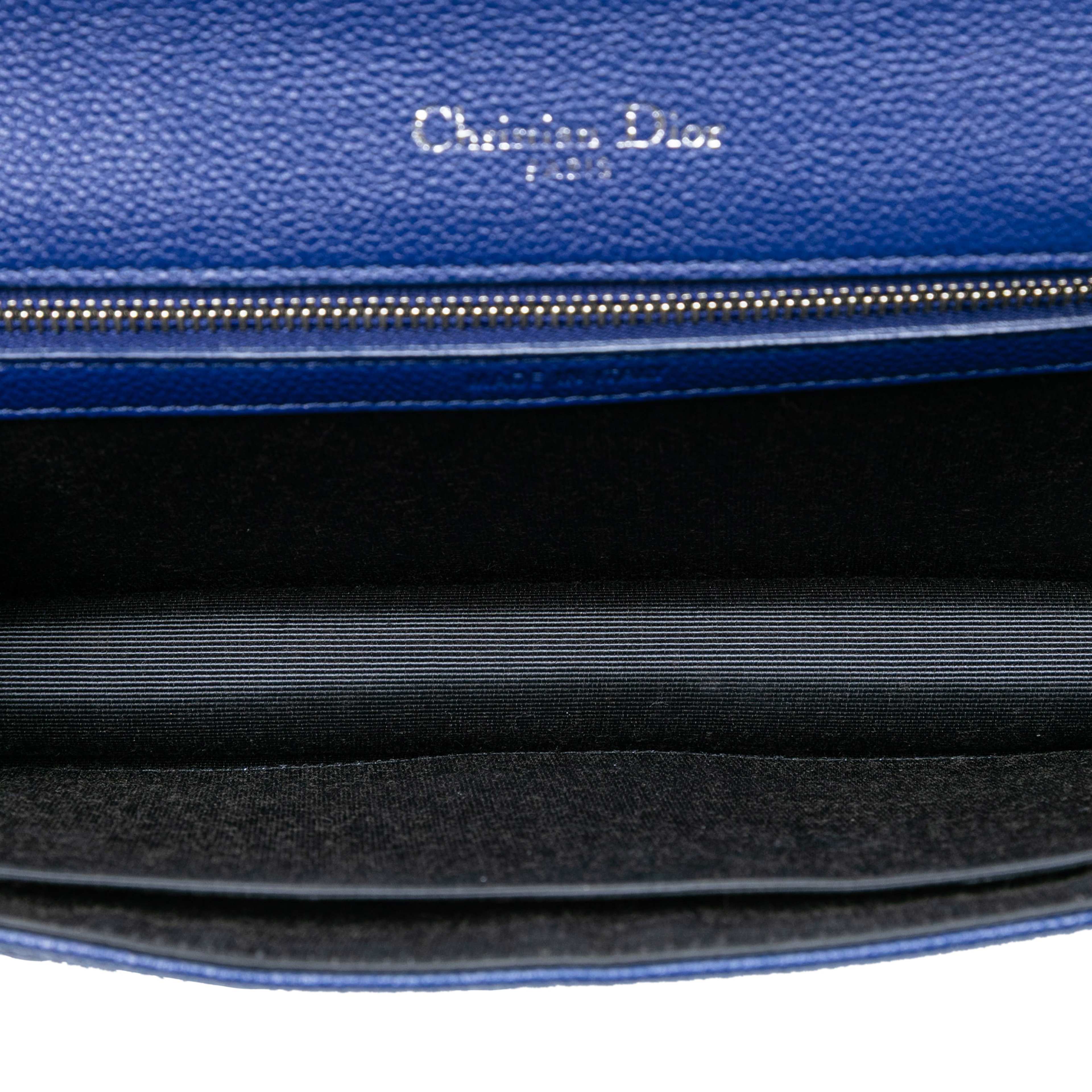 Dior Medium Grained Calfskin Diorama Flap, från Luxclusif, i färgen blue. Klicka för att öppna bilden i stort format