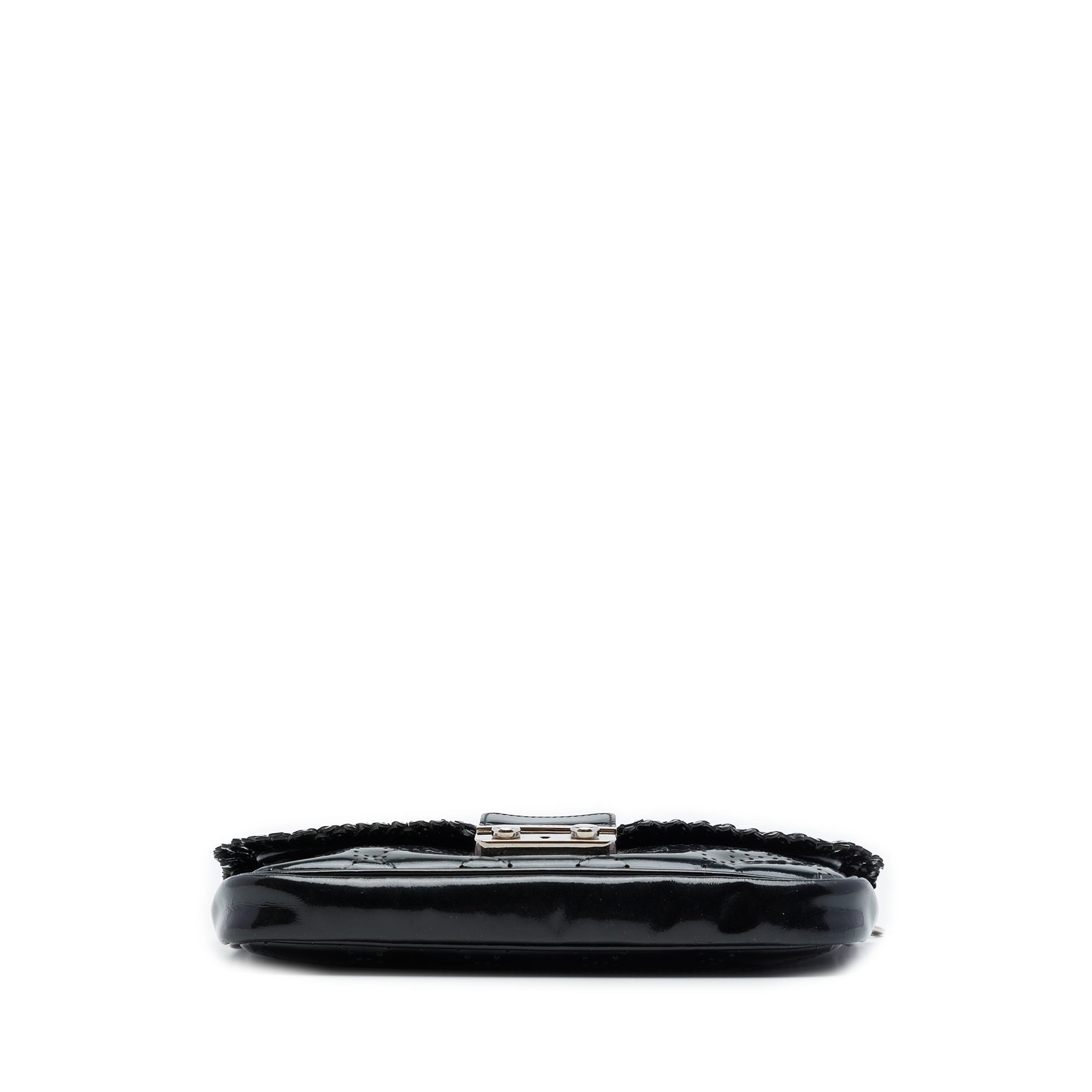 Dior Perforated Patent Cannage New Lock Ruffle Pouch Crossbody, från Luxclusif, i färgen svart. Klicka för att öppna bilden i stort format